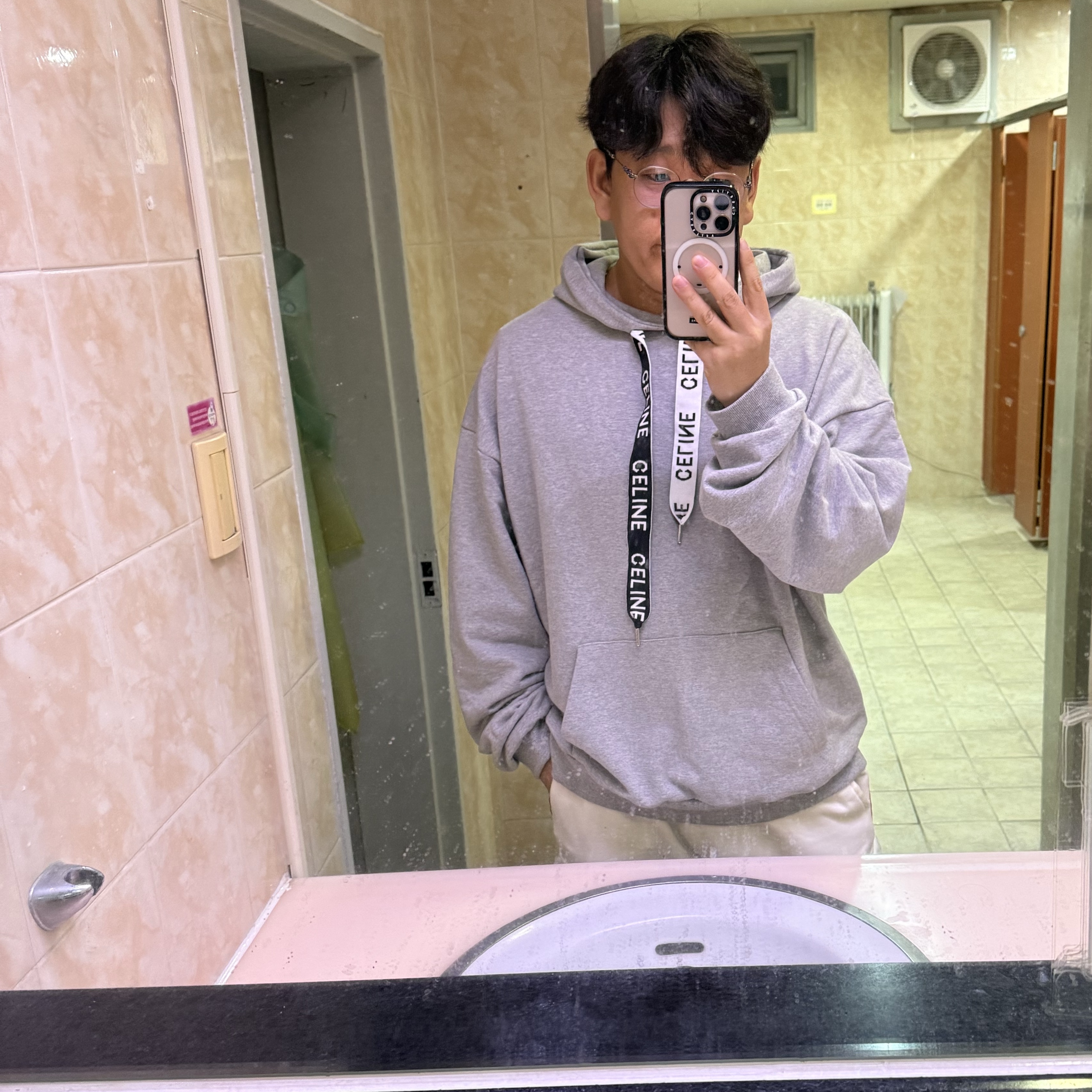 Celine Loose Hoodie in Cotton Fleece Light Grey 착용 스타일