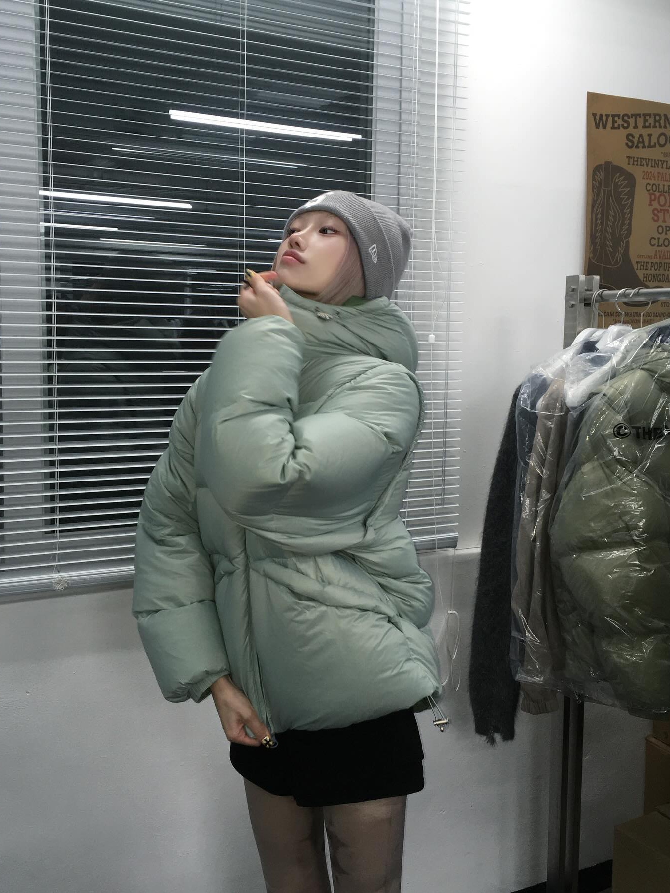 Thevinylhouse Reversible Padded Jacket Sand, Thevinylhouse Reversible Padded Jacket Black 착용 스타일