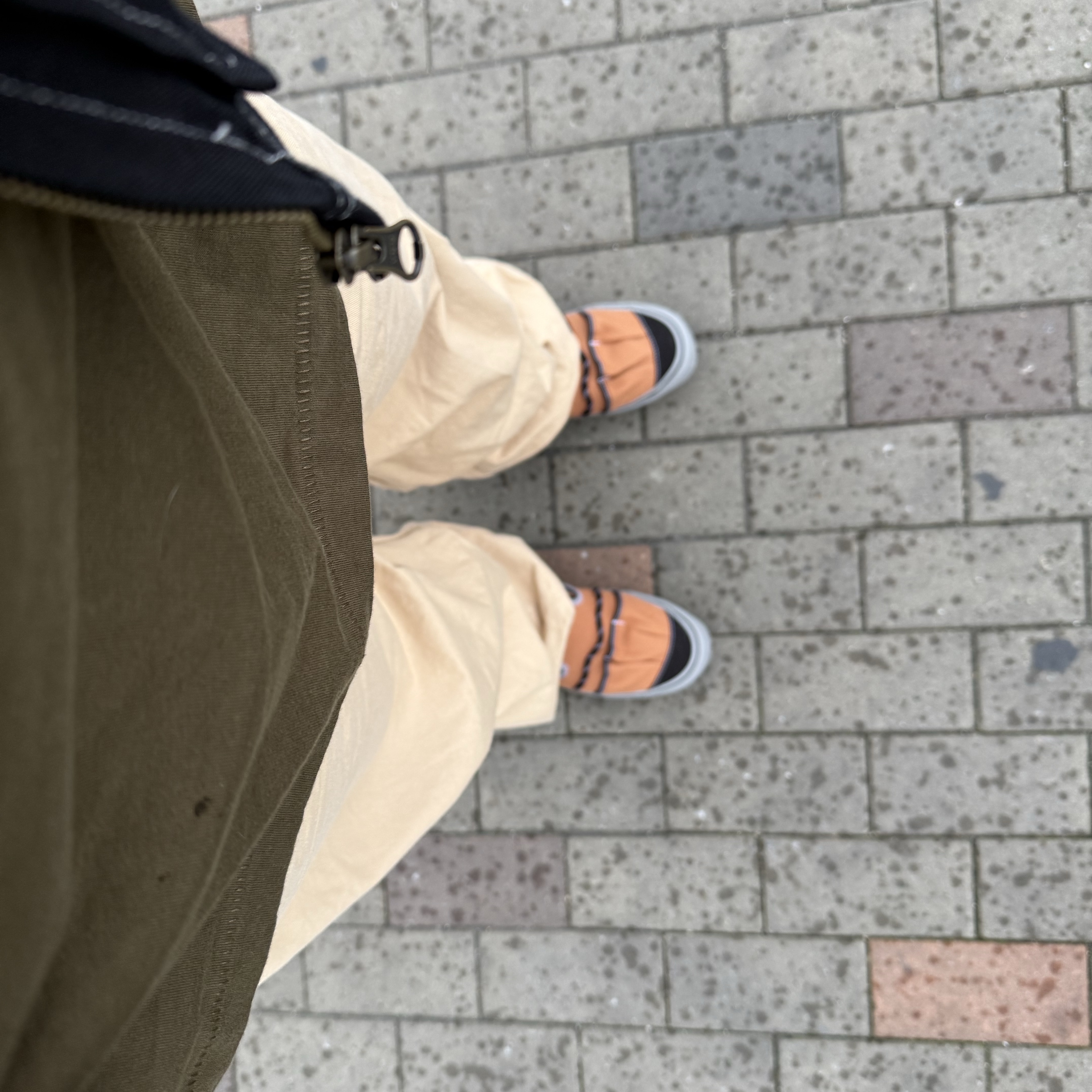 Vans Vault x Nicole McLaughlin Slip-On VR3 LX Brown, True Religion Mechanic Chino Pants Beige 착용 스타일 - 5