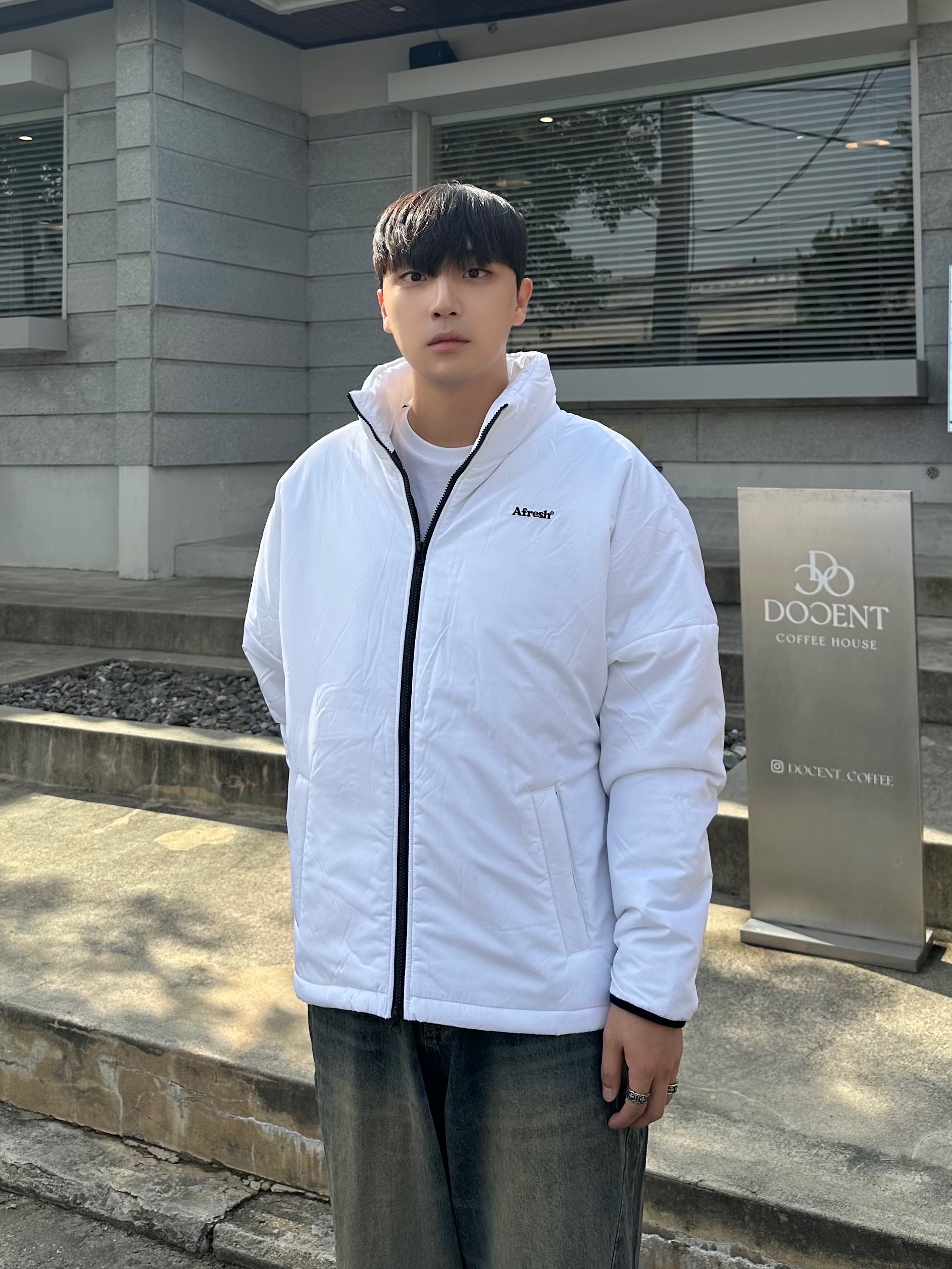 Balenciaga Cargo Sneakers White Grey 착용 스타일 - 2