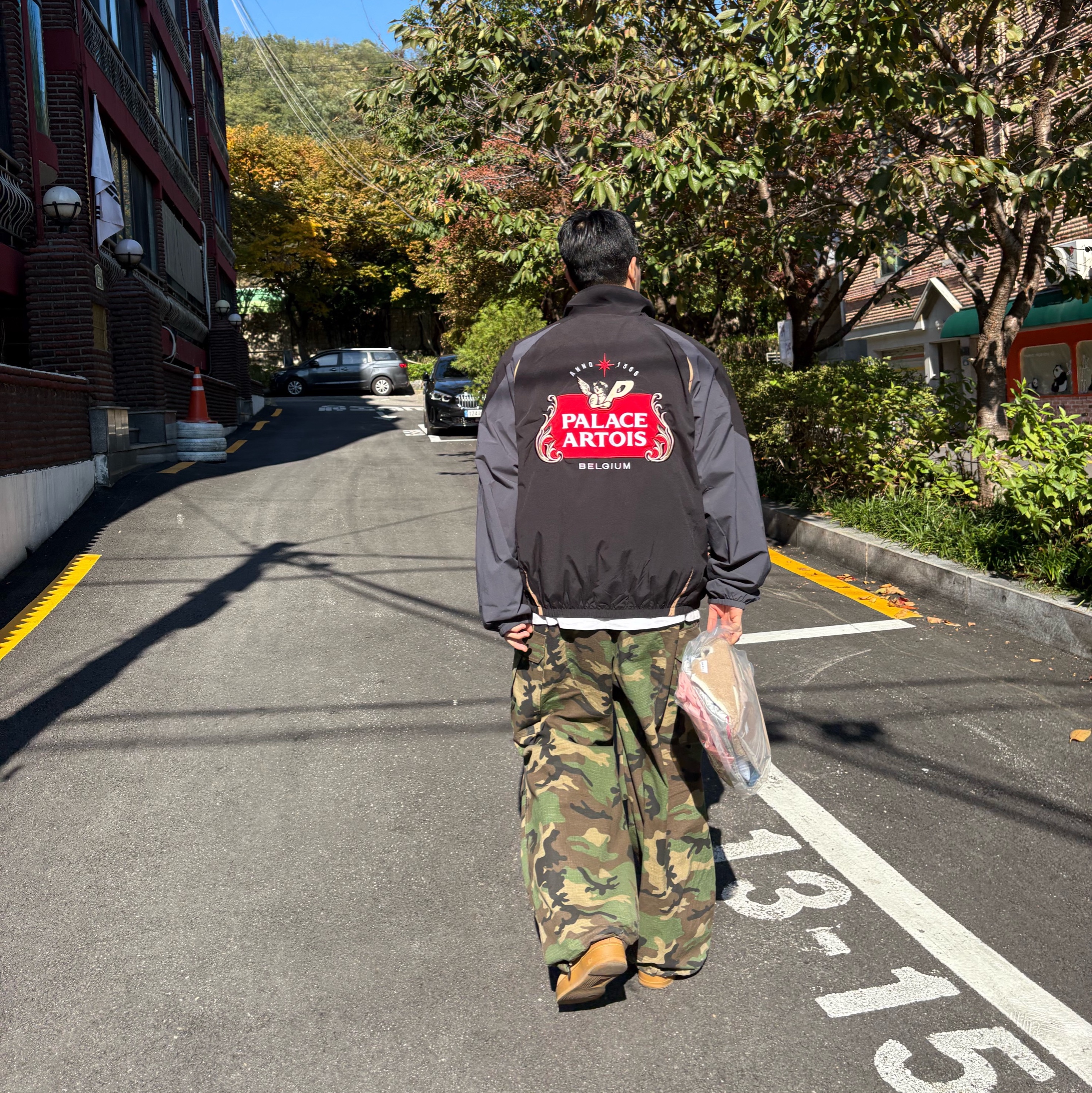 Palace x Stella Artois Light Court Jacket Black - 24SS, Nike x Supreme Air Force 1 Low Flax 착용 스타일 - 2
