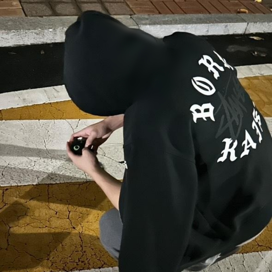 Stussy x Born X Raised Logo Zip Hoodie Black, Adidas Samba OG Black White Gum 착용 스타일 - 1