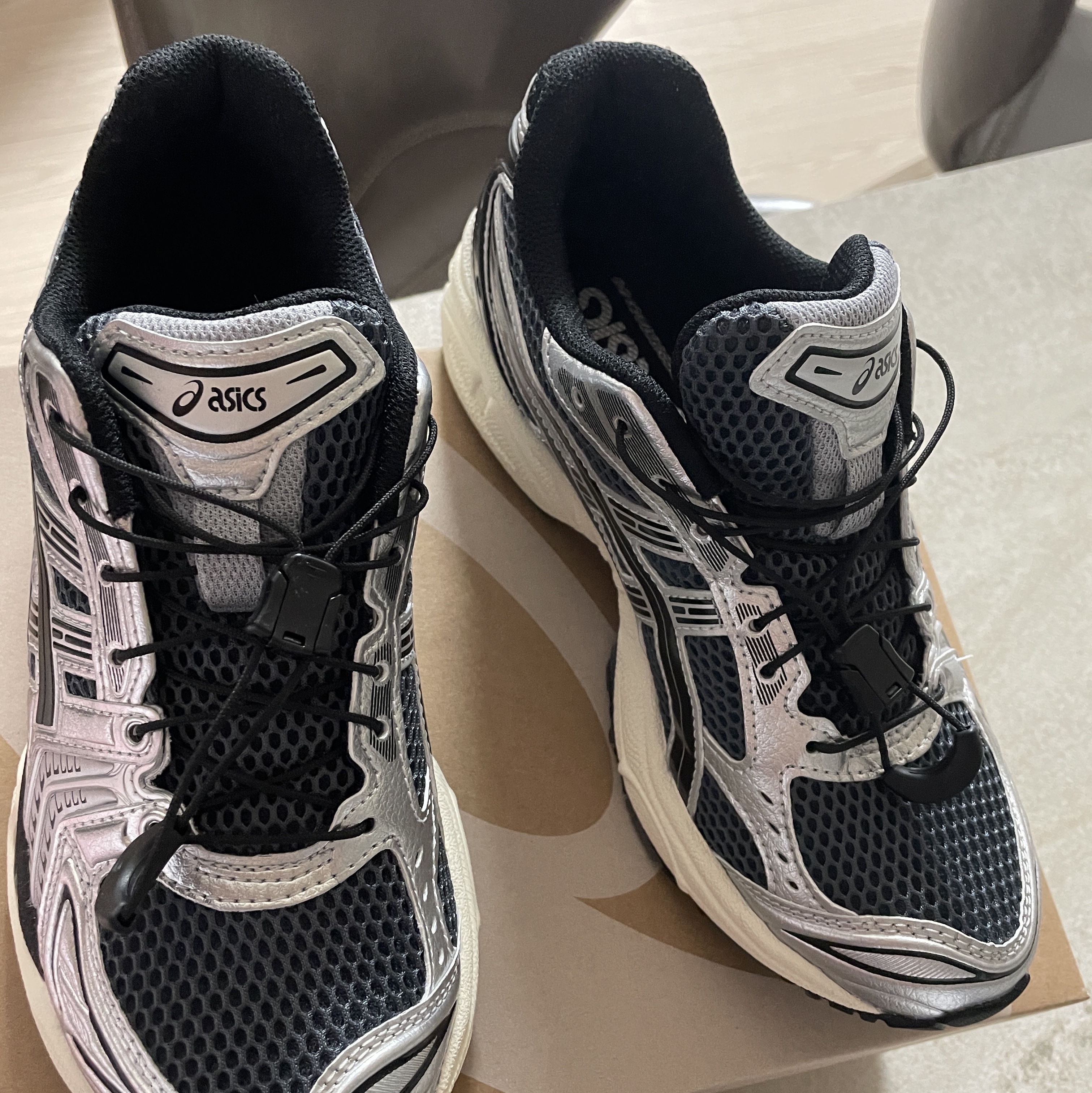 Asics Unlimited Gel-Kayano 14 Carrier Grey Black 착용 스타일