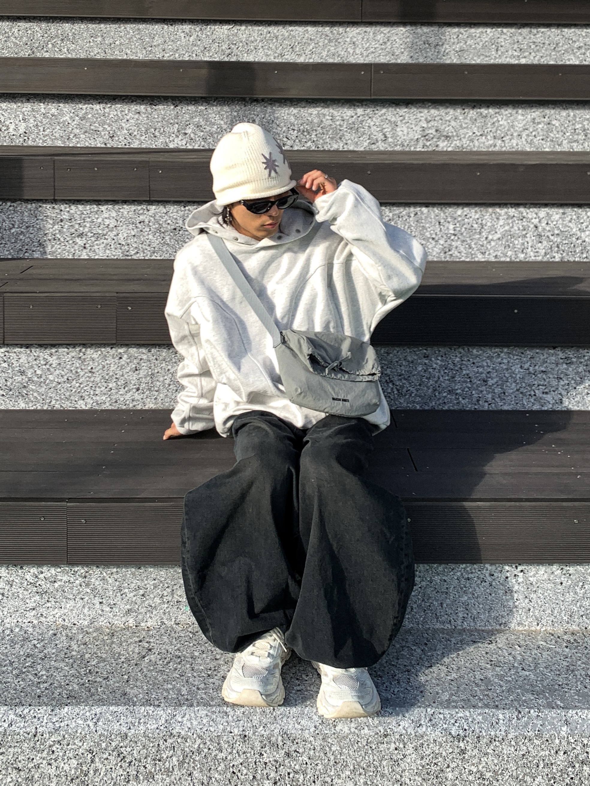 Grailz Geometry Hoodie Heather Grey 착용 스타일 - 2