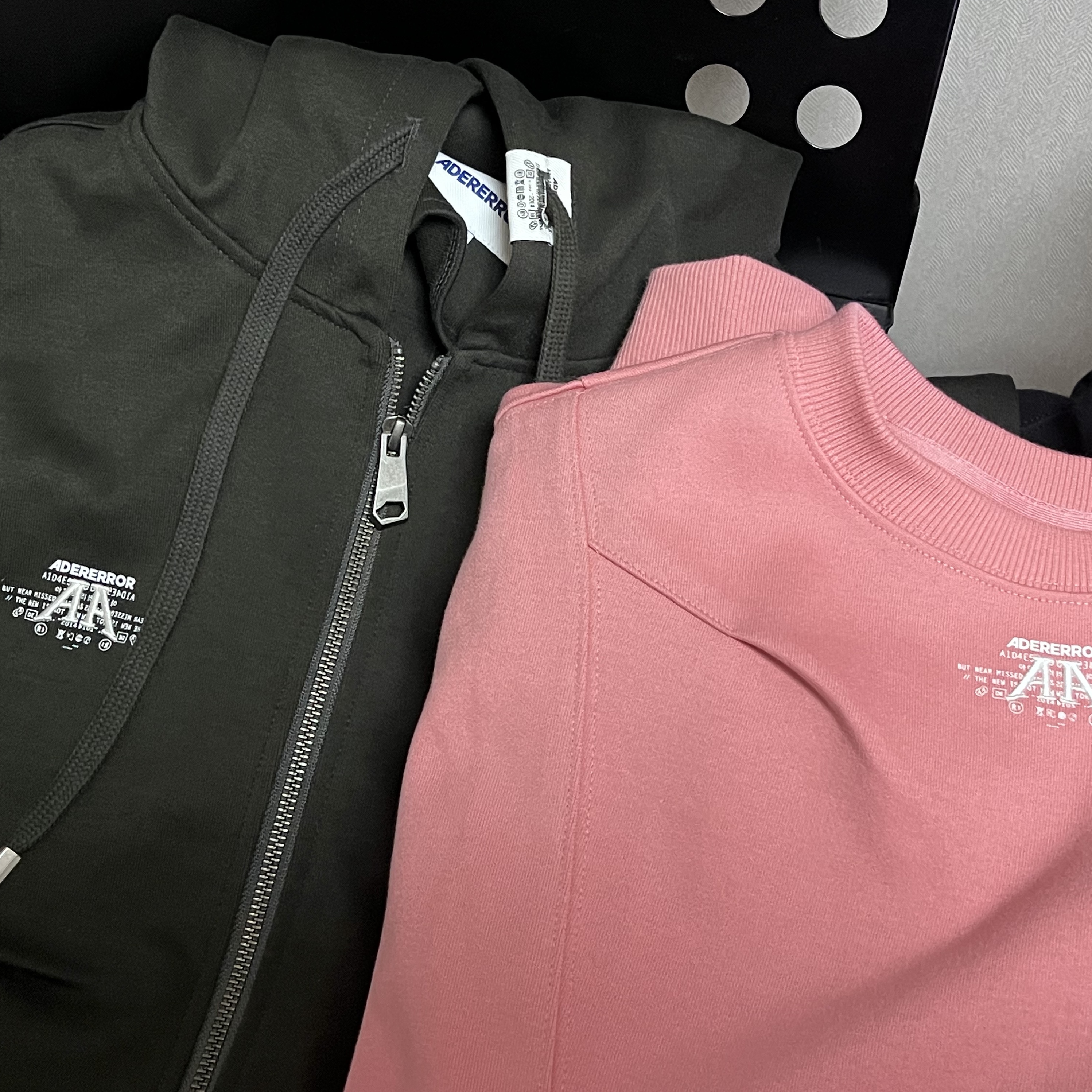 Ader Error Nolc Logo Hoodie Zip-Up Khaki 착용 스타일