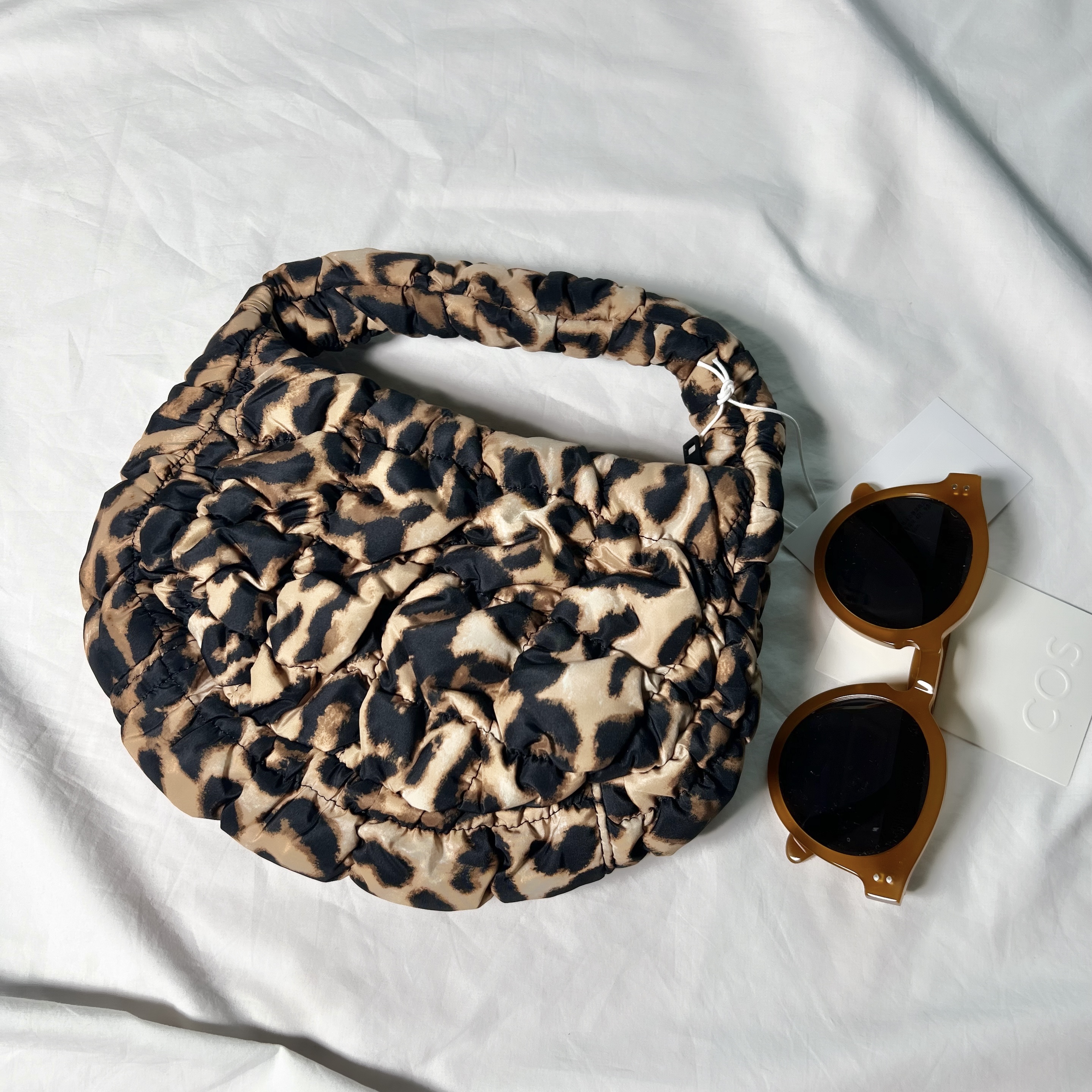COS Quilted Micro Bag Leopard 착용 스타일