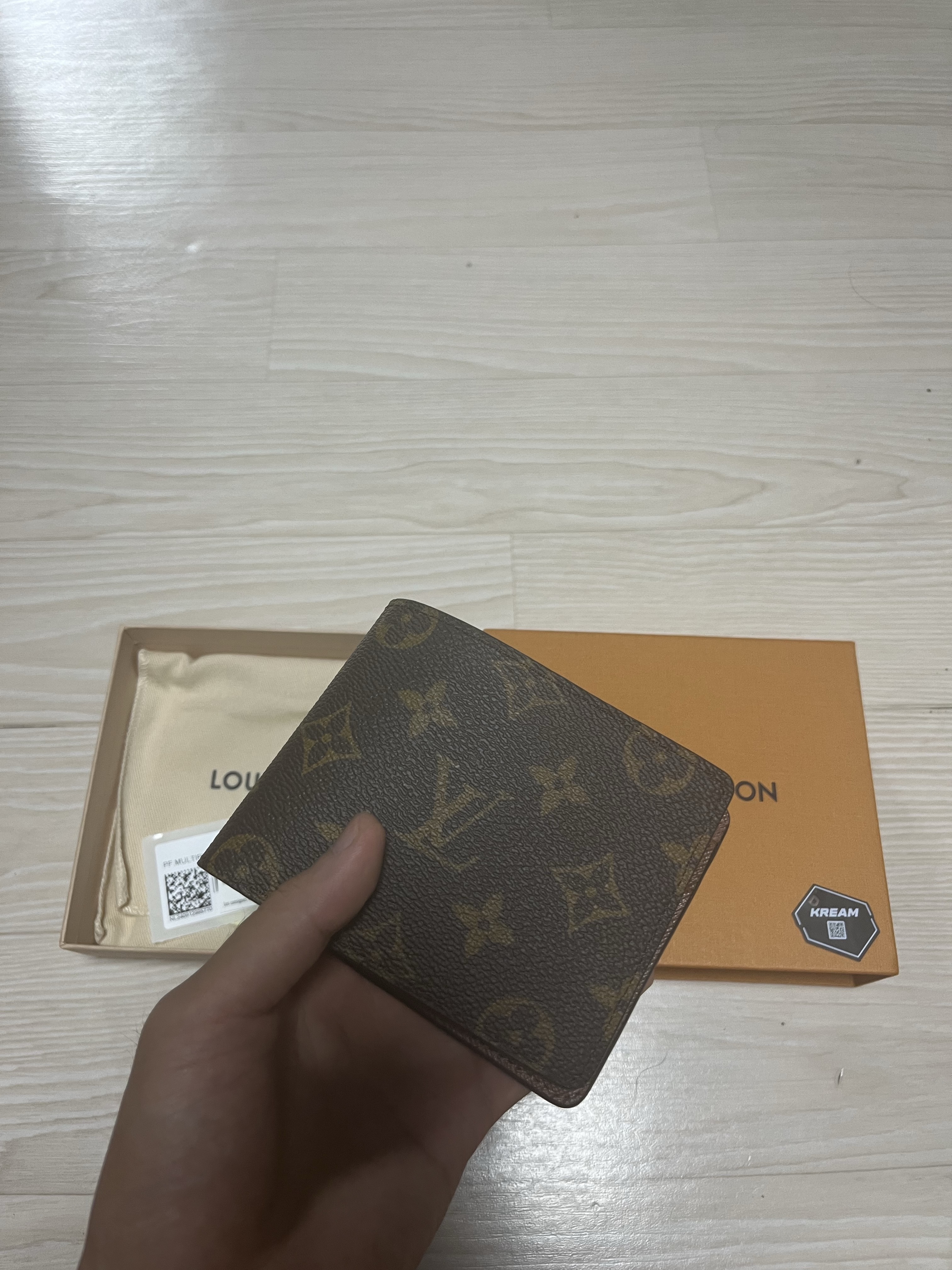 Louis Vuitton Multiple Wallet Monogram 착용 스타일 - 1