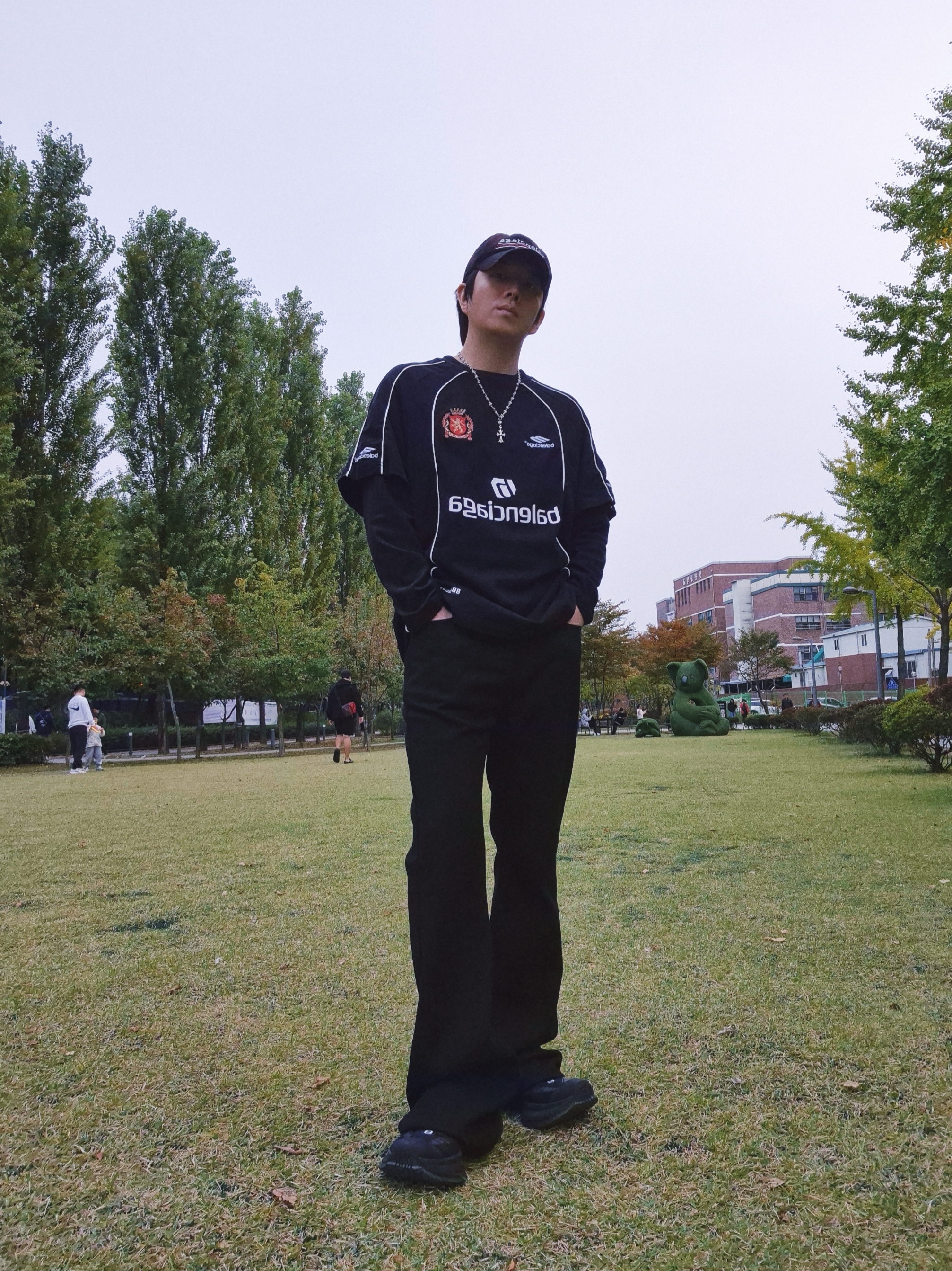 Balenciaga Circuit Sneaker Black 착용 스타일 - 4