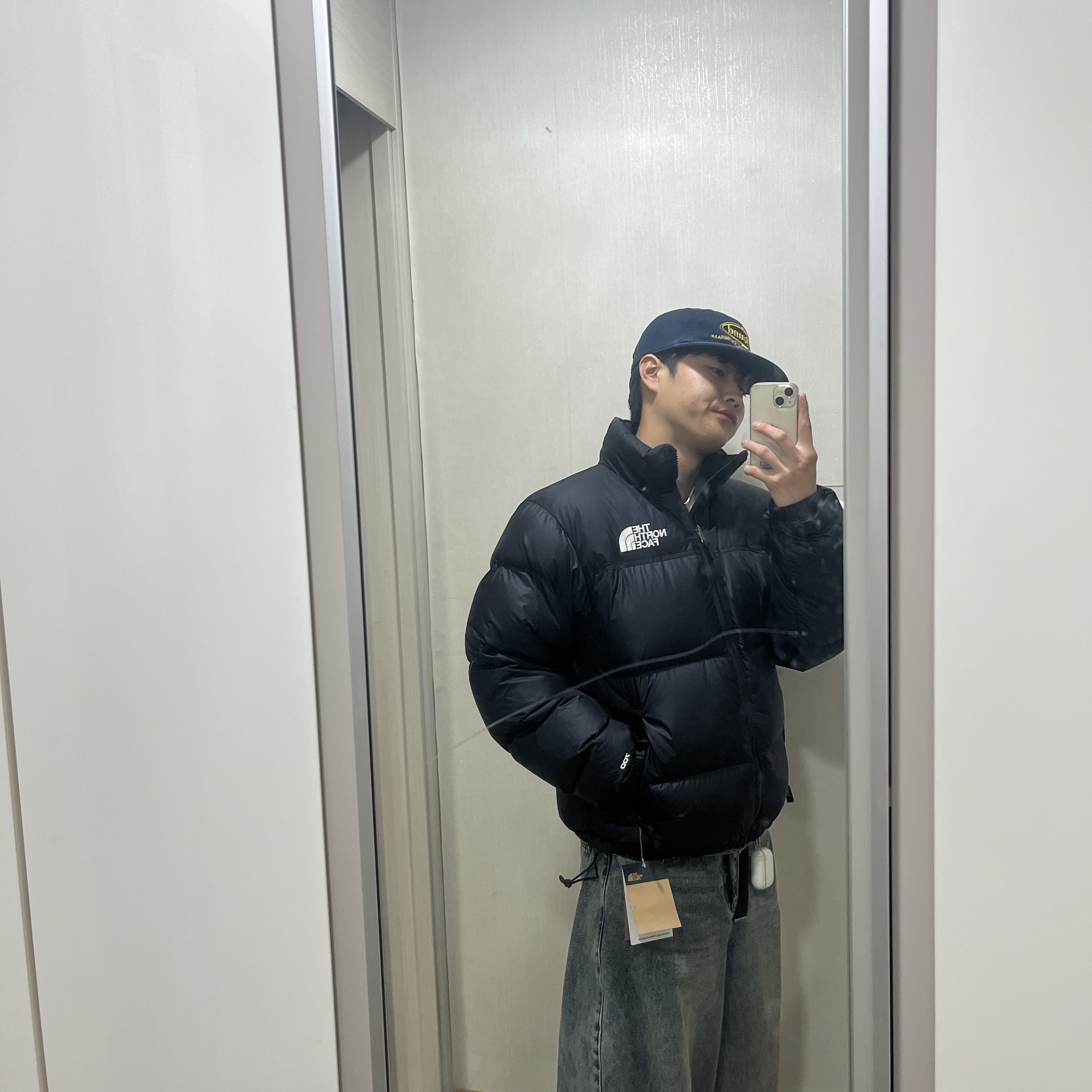 The North Face 1996 Retro Nuptse Down Jacket TNF Black 착용 스타일 - 2