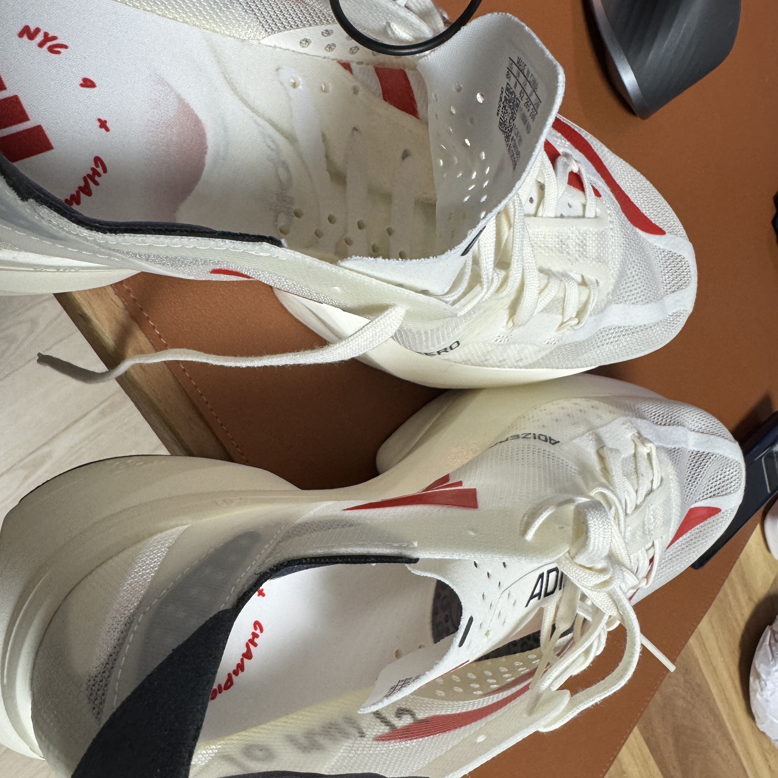 Adidas Adizero Adios Pro 3 Off White Better Scarlet 착용 스타일