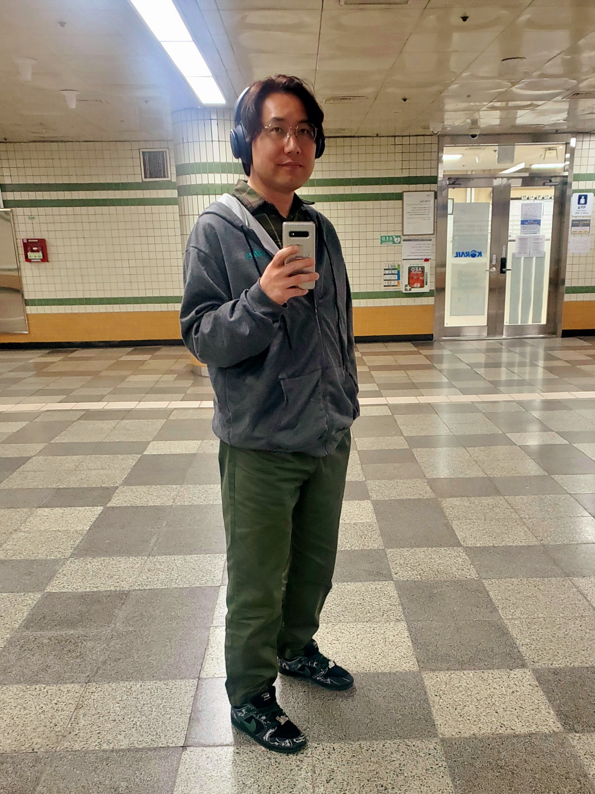 Nike x There SB Dunk Low Pro Anthracite and Gorge Green 착용 스타일