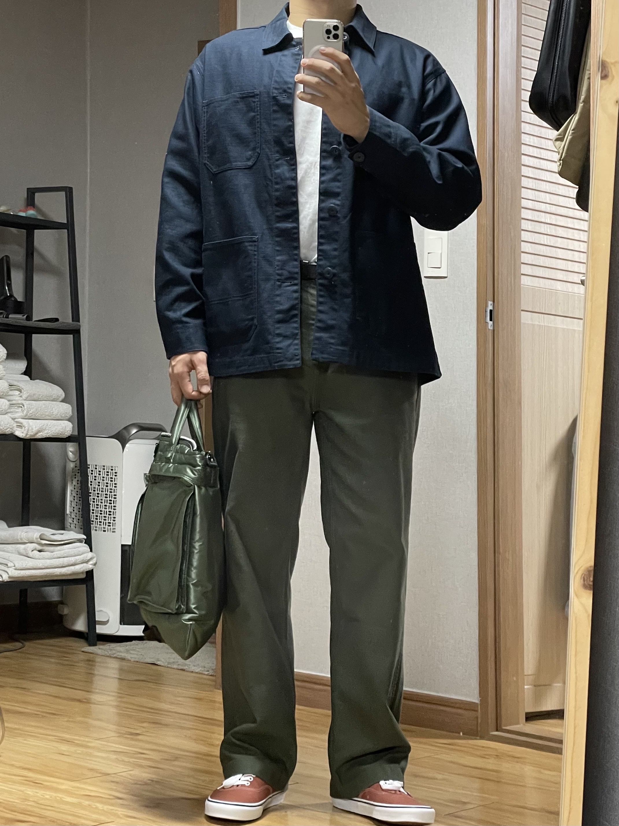 Porter PX Tanker 2Way Helmet Bag L Sage Green 착용 스타일