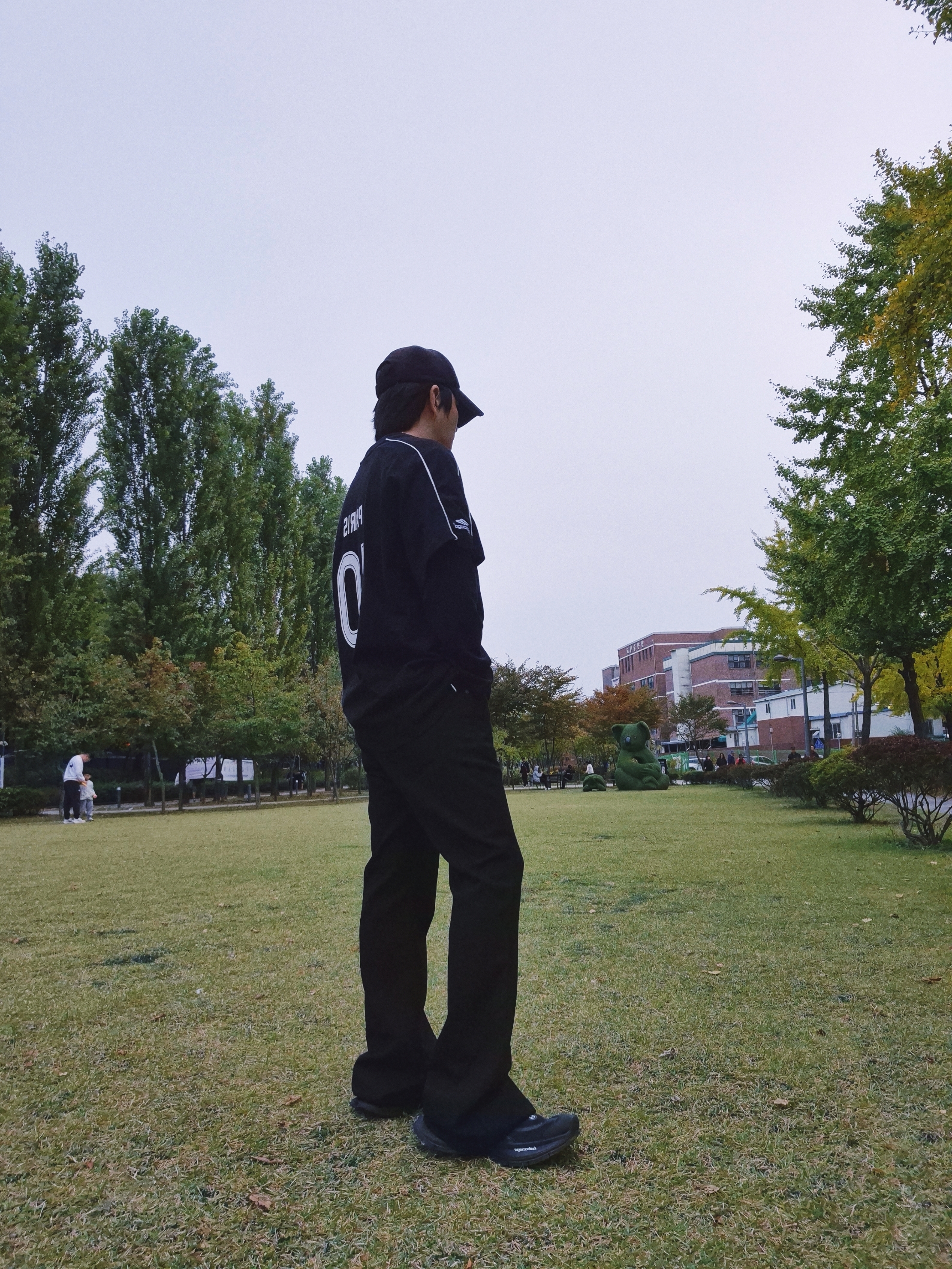 Balenciaga Circuit Sneaker Black 착용 스타일 - 2