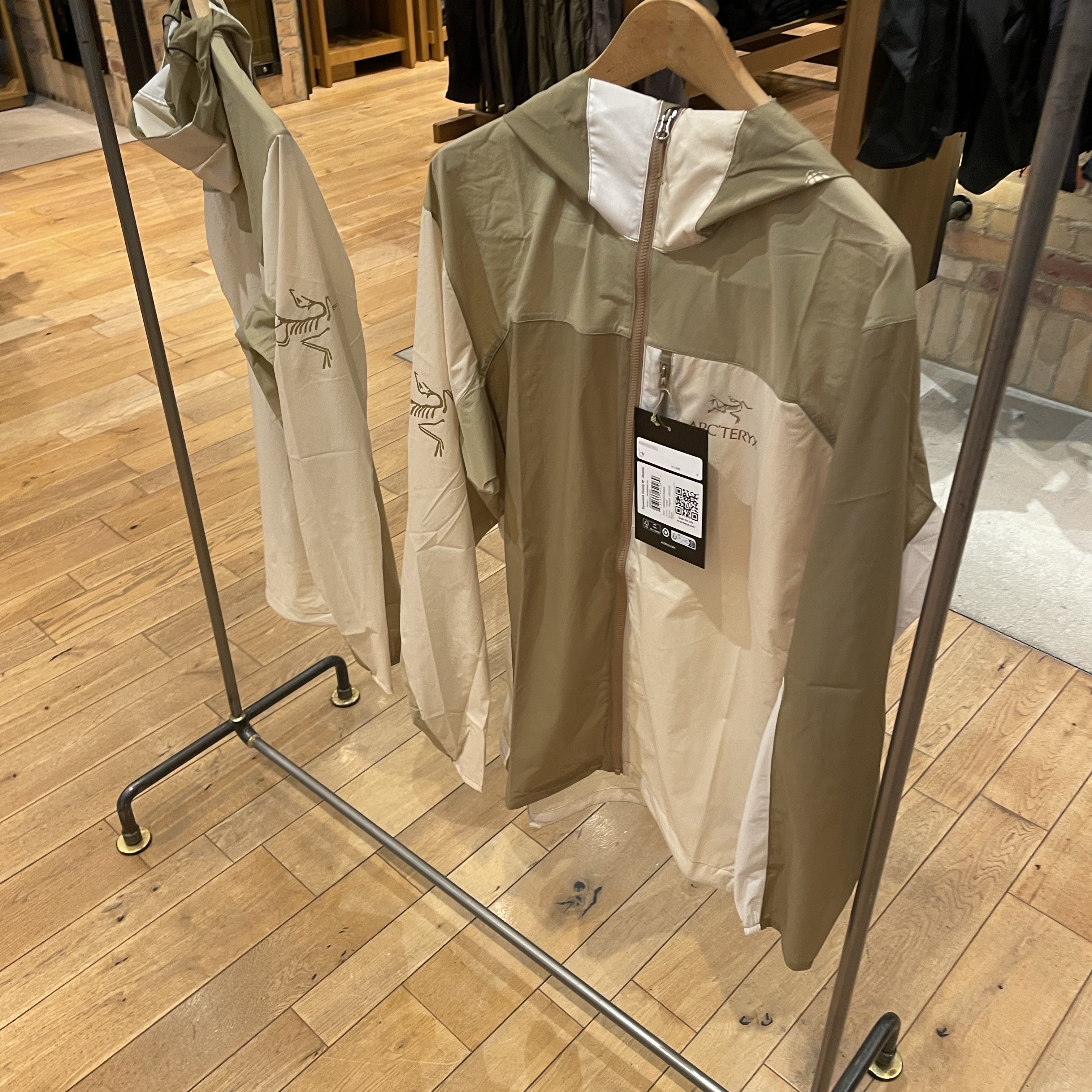Arc'teryx x Beams Squamish Hoody Nagomi 착용 스타일