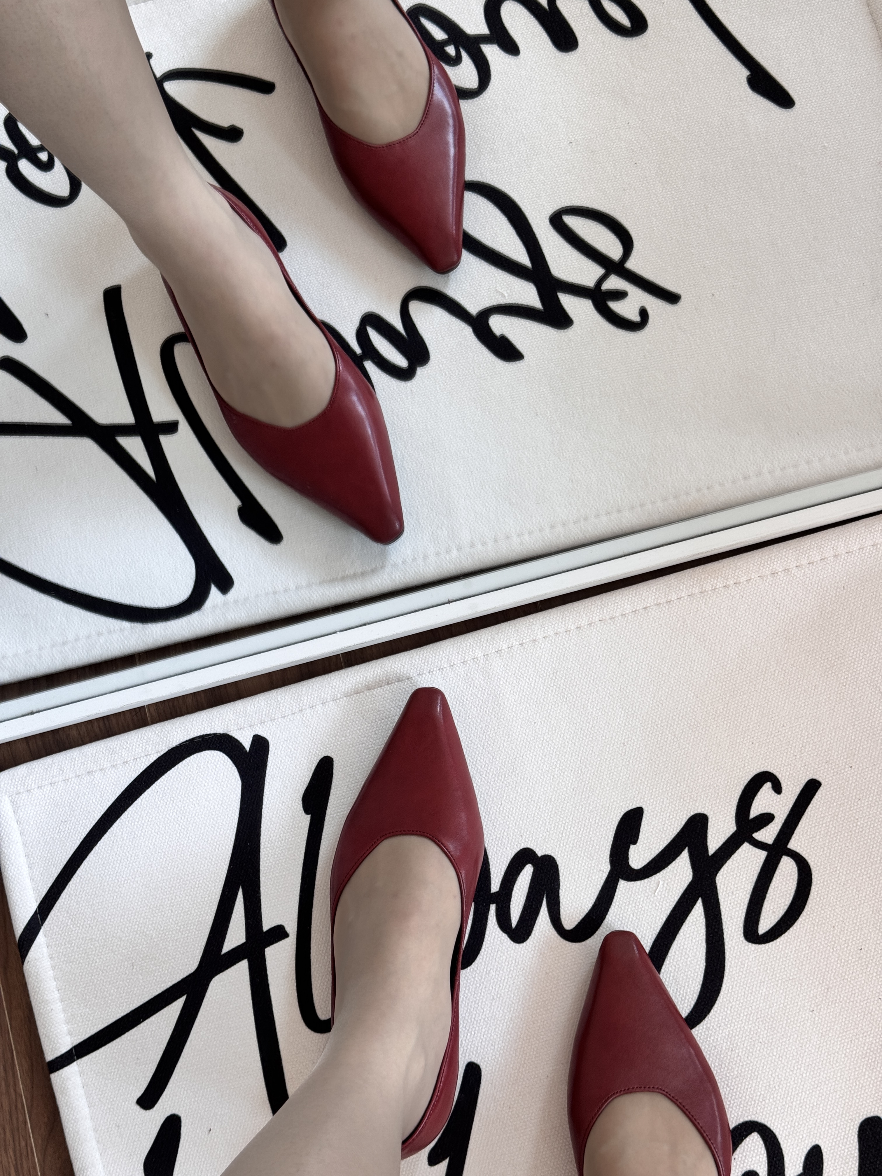 (W) Deinet Stilletto Flat Shoes Red 착용 스타일