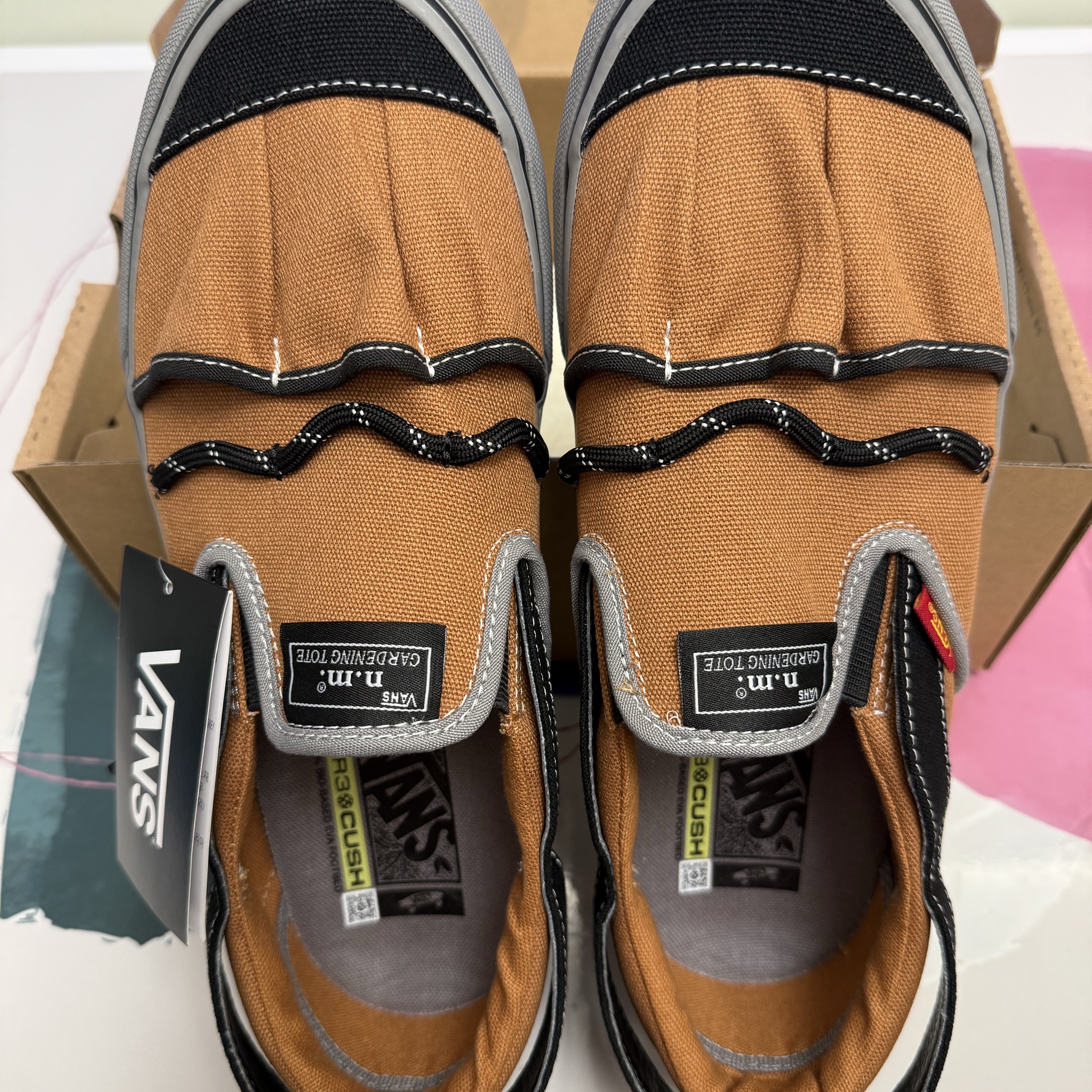 Vans Vault x Nicole McLaughlin Slip-On VR3 LX Brown, True Religion Mechanic Chino Pants Beige 착용 스타일 - 2