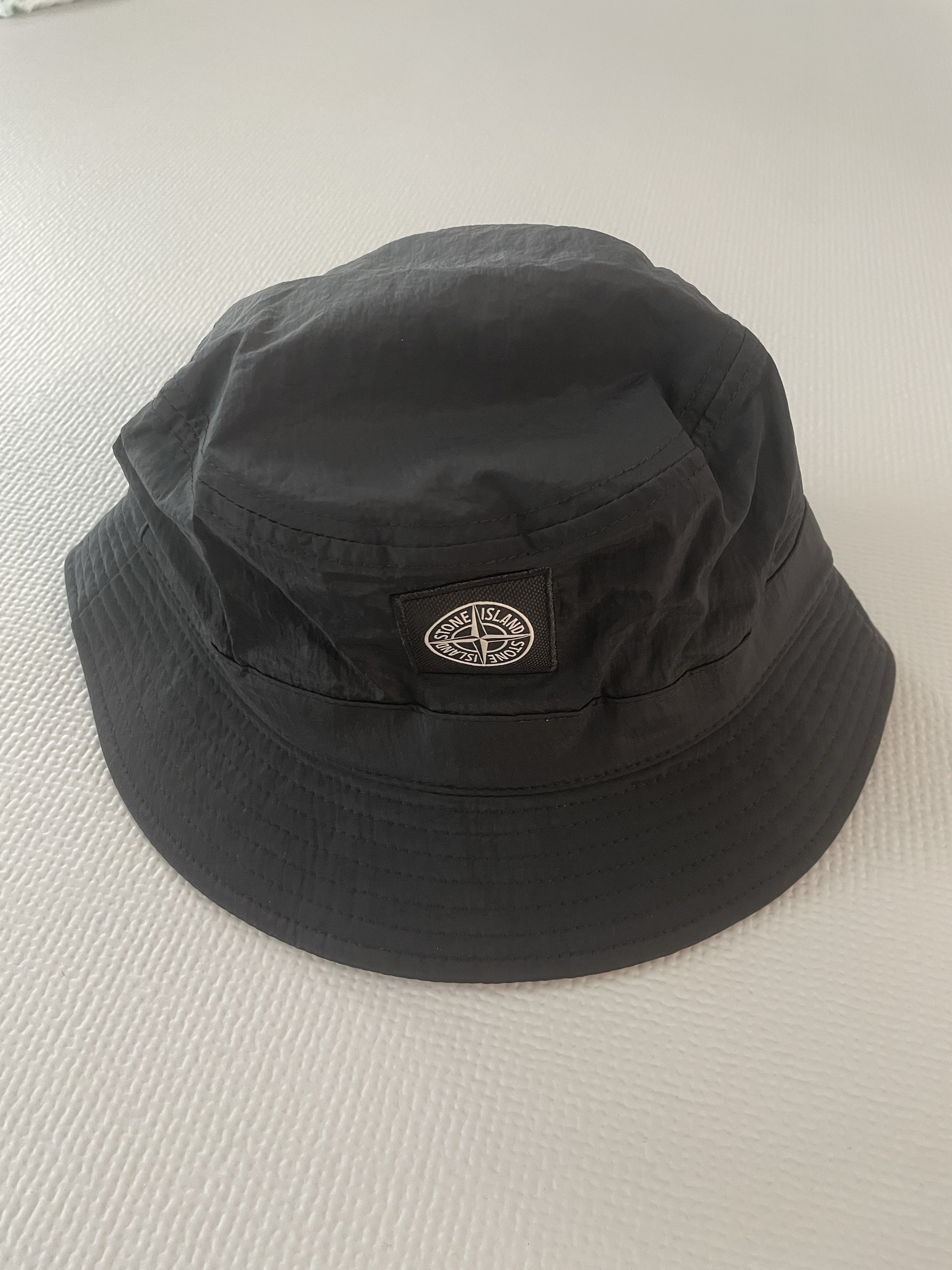 Stone Island 99376 Nylon Metal in Econyl Regenerated Nylon Bucket Hat Black - 23FW 착용 스타일