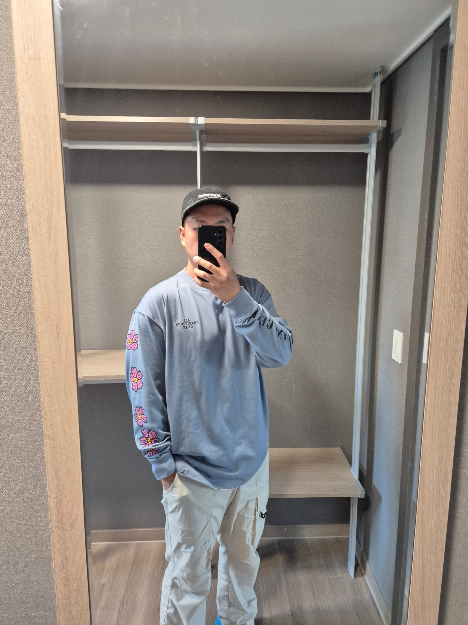 Nike NRG ACG Floral Long Sleeve T-Shirt Ashen Slate - US/EU, Supreme Denim Camp Cap Black - 24SS 착용 스타일