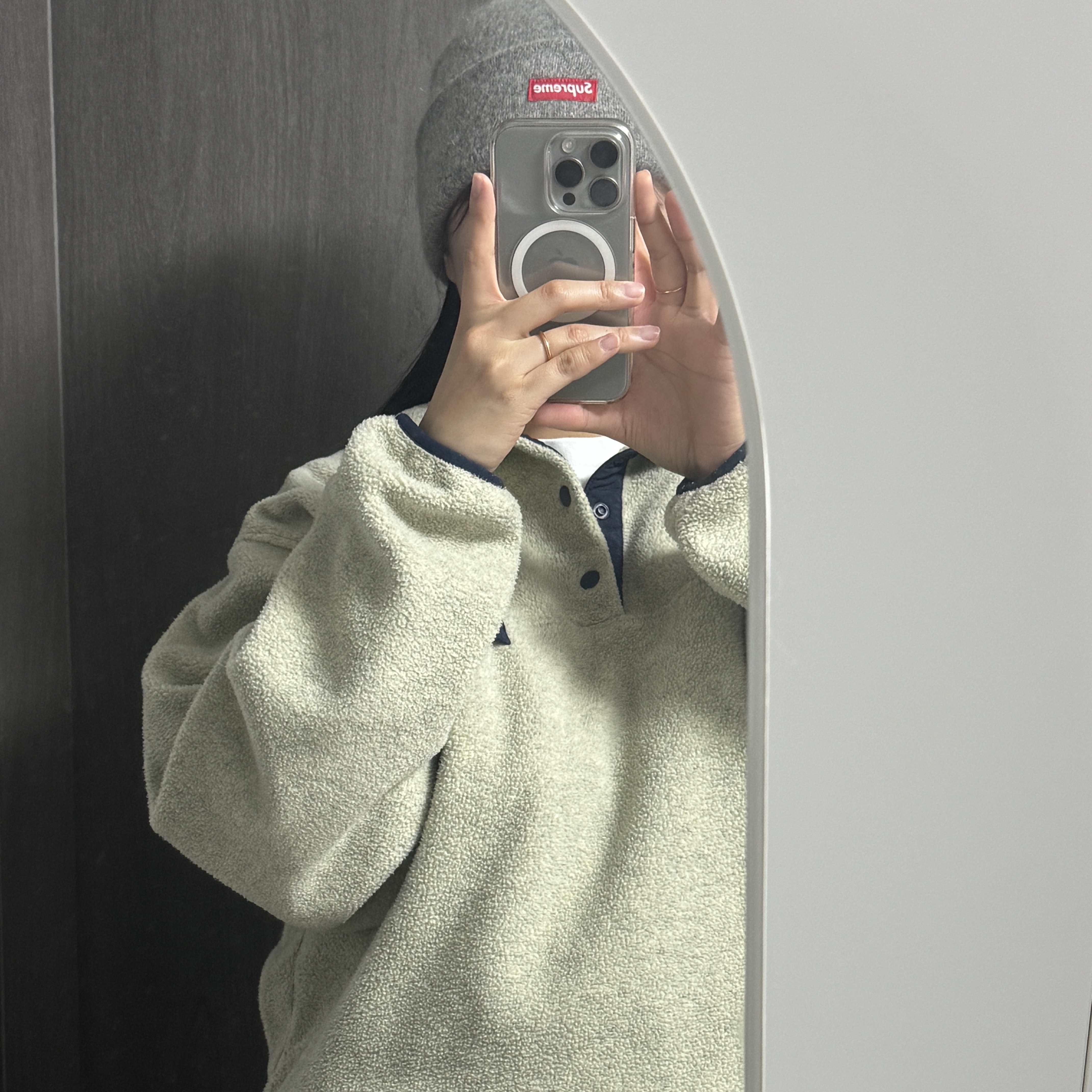 Supreme Mohair Beanie Heather Grey - 24FW, Patagonia Synchilla Snap-T Fleece Pullover Oatmeal Heather 착용 스타일 - 1