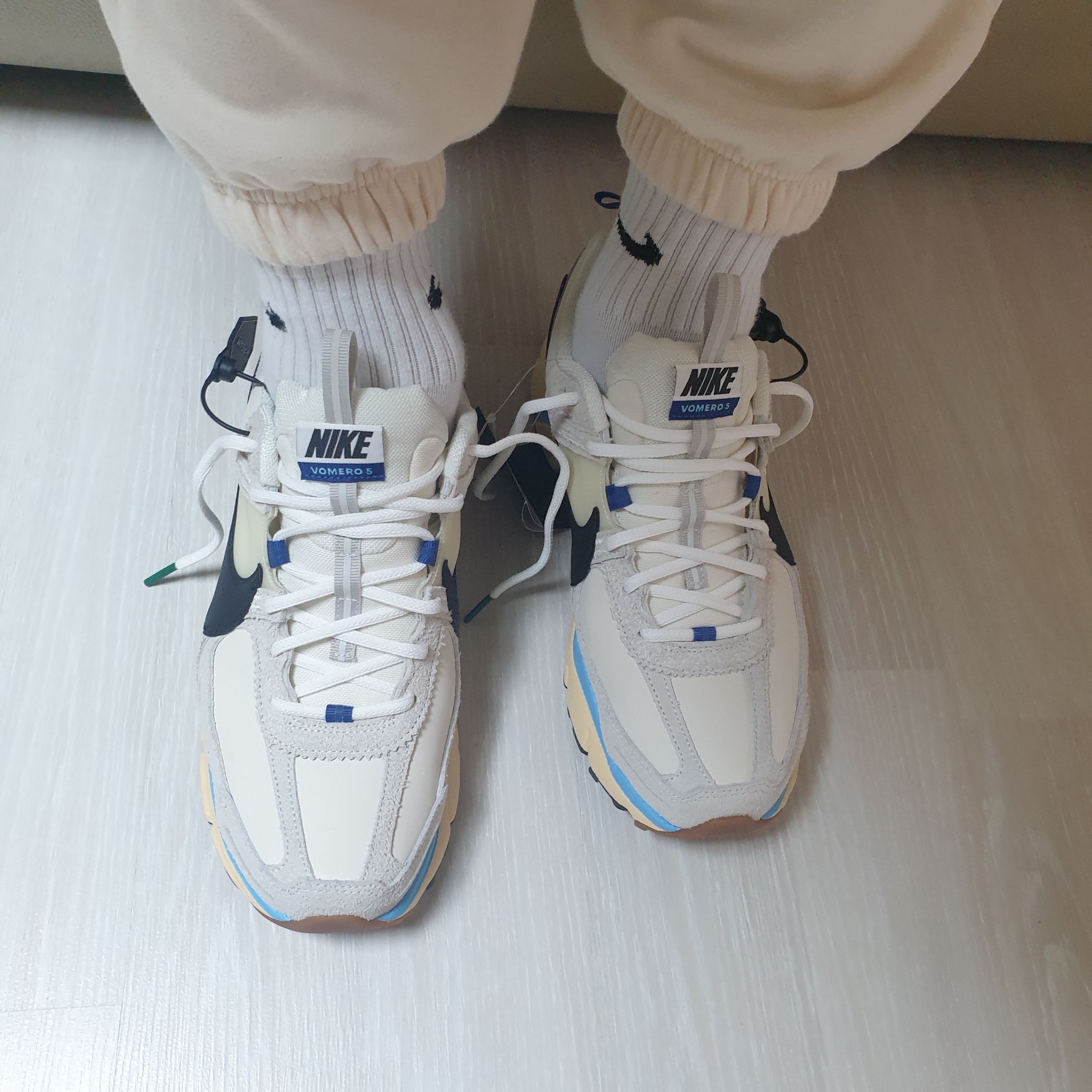 (W) Nike Zoom Vomero 5 PRM Designed by Japan 착용 스타일 - 2