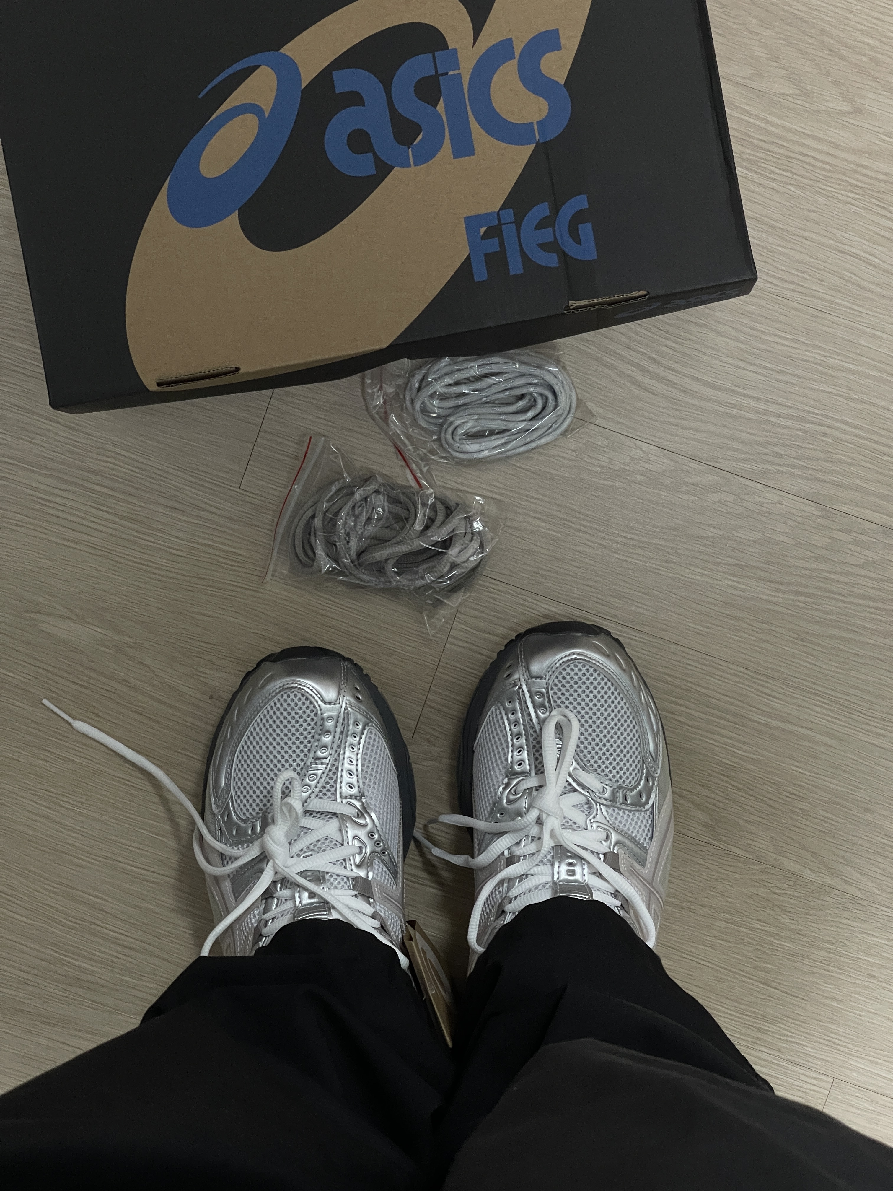 Asics x Ronnie Fieg Gel-Nimbus 10.1 White Morganite 착용 스타일 - 3