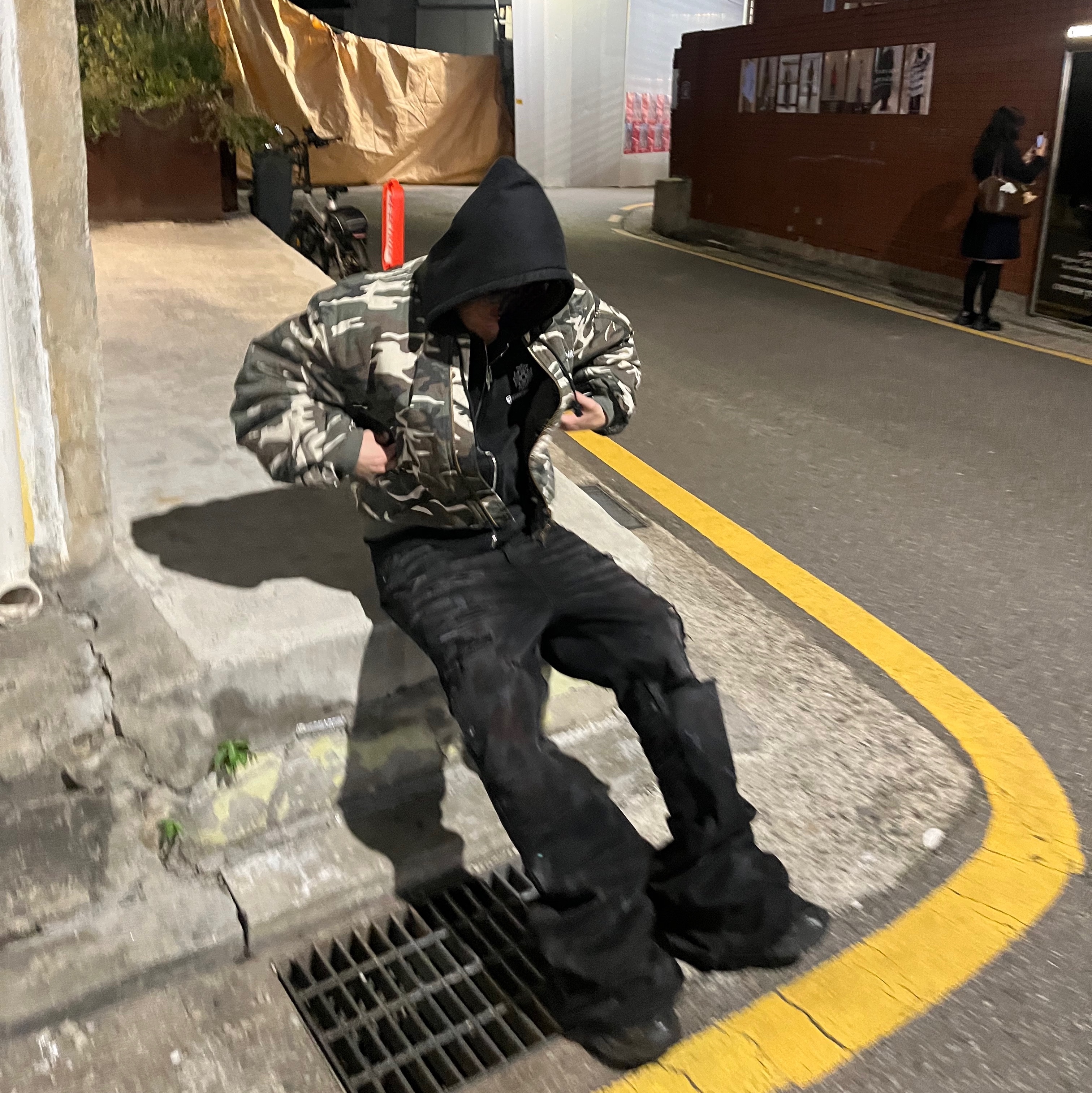 Awende Messiah Camo Bomber Jacket, Balenciaga 3XL Sneakers Black 착용 스타일 - 1