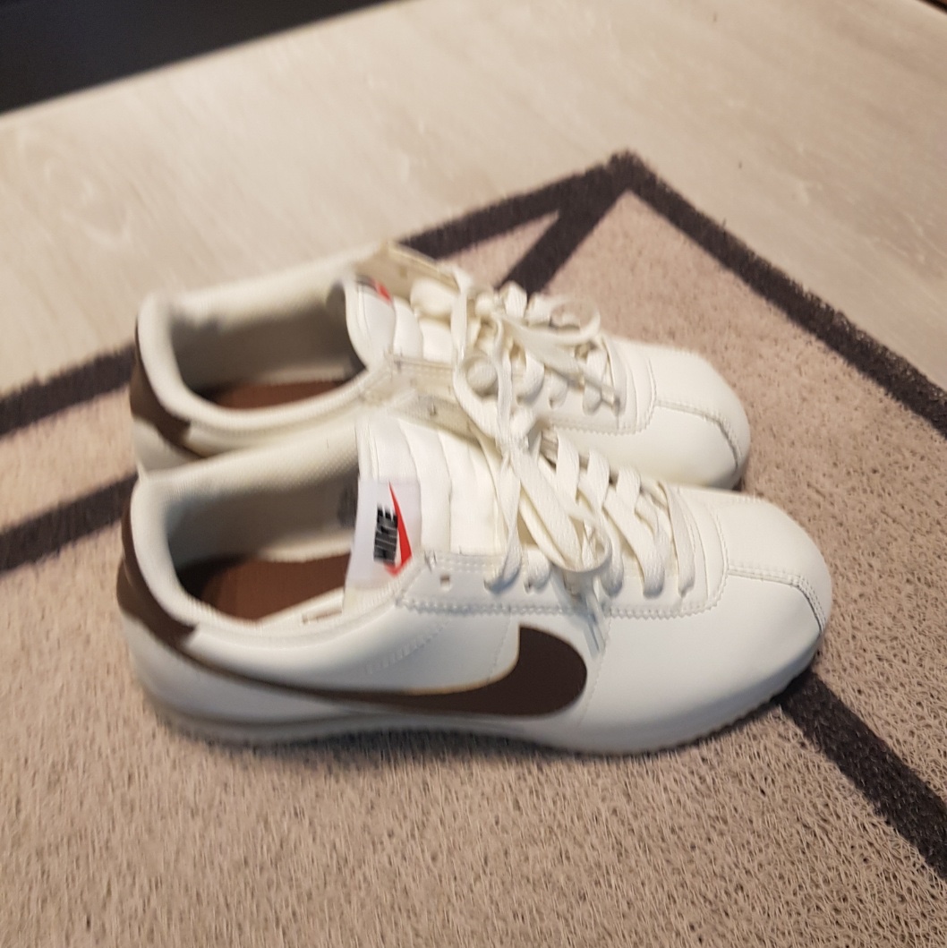 (W) Nike Cortez Sail Cacao Wow 착용 스타일