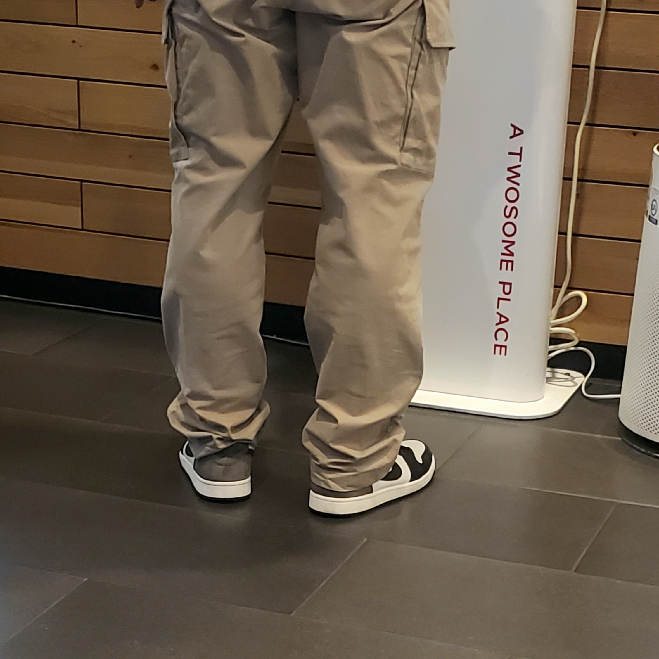 Jordan 1 Retro Low OG Mocha 착용 스타일