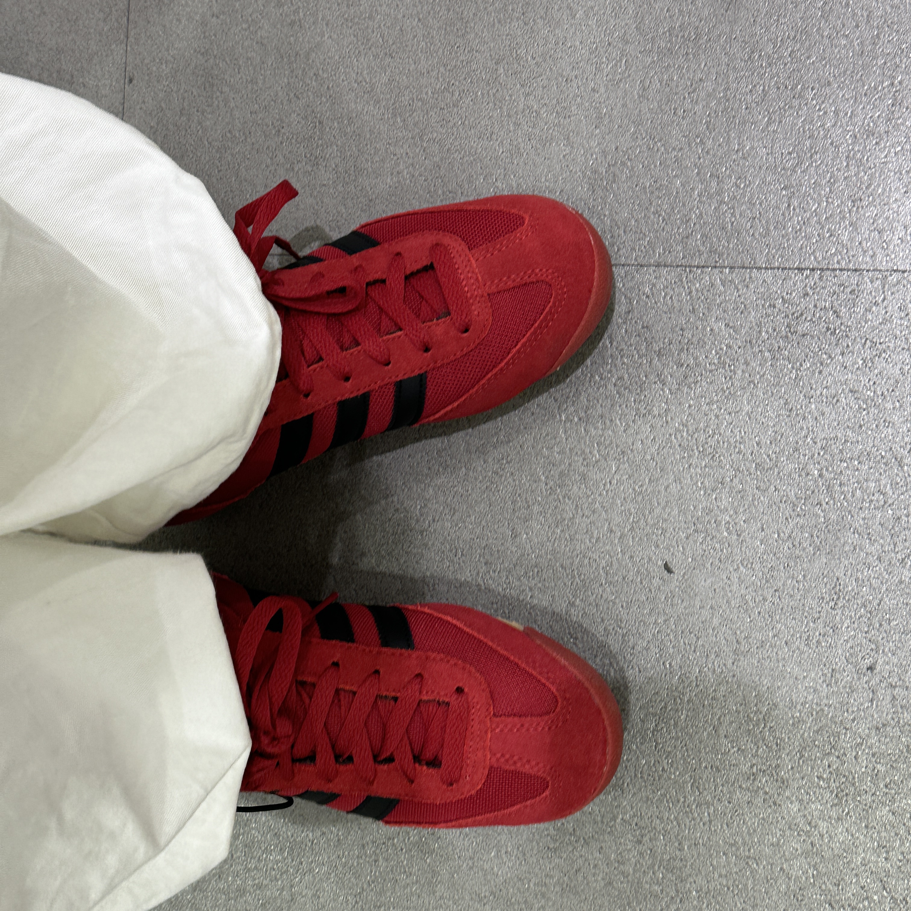 Adidas R71 Team Victory Red Core Black 착용 스타일