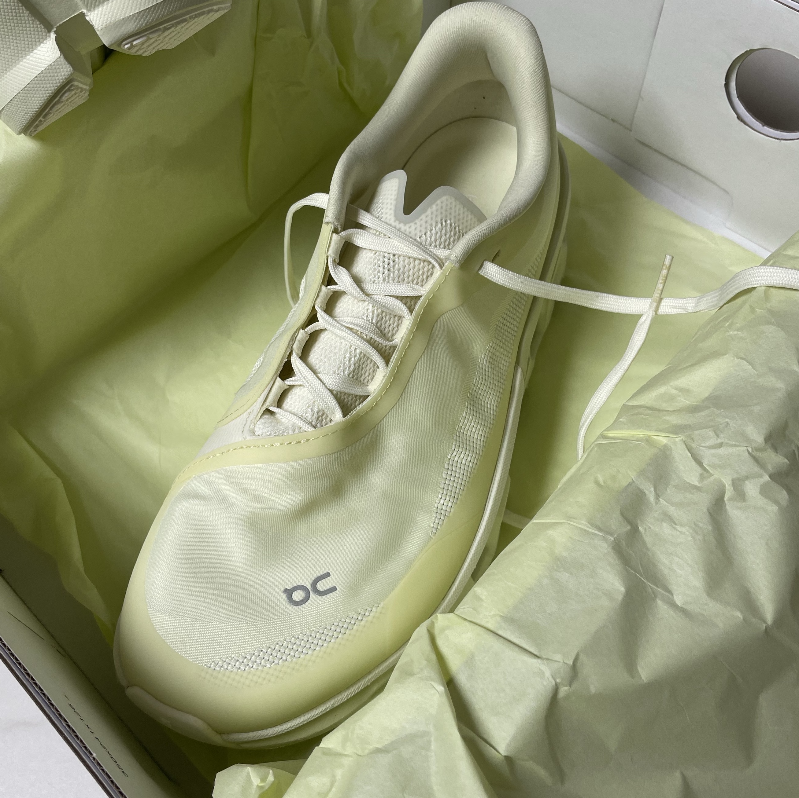 On Running x Post Archive Faction (Paf) Cloudmonster 2 Seedling White 착용 스타일 - 1