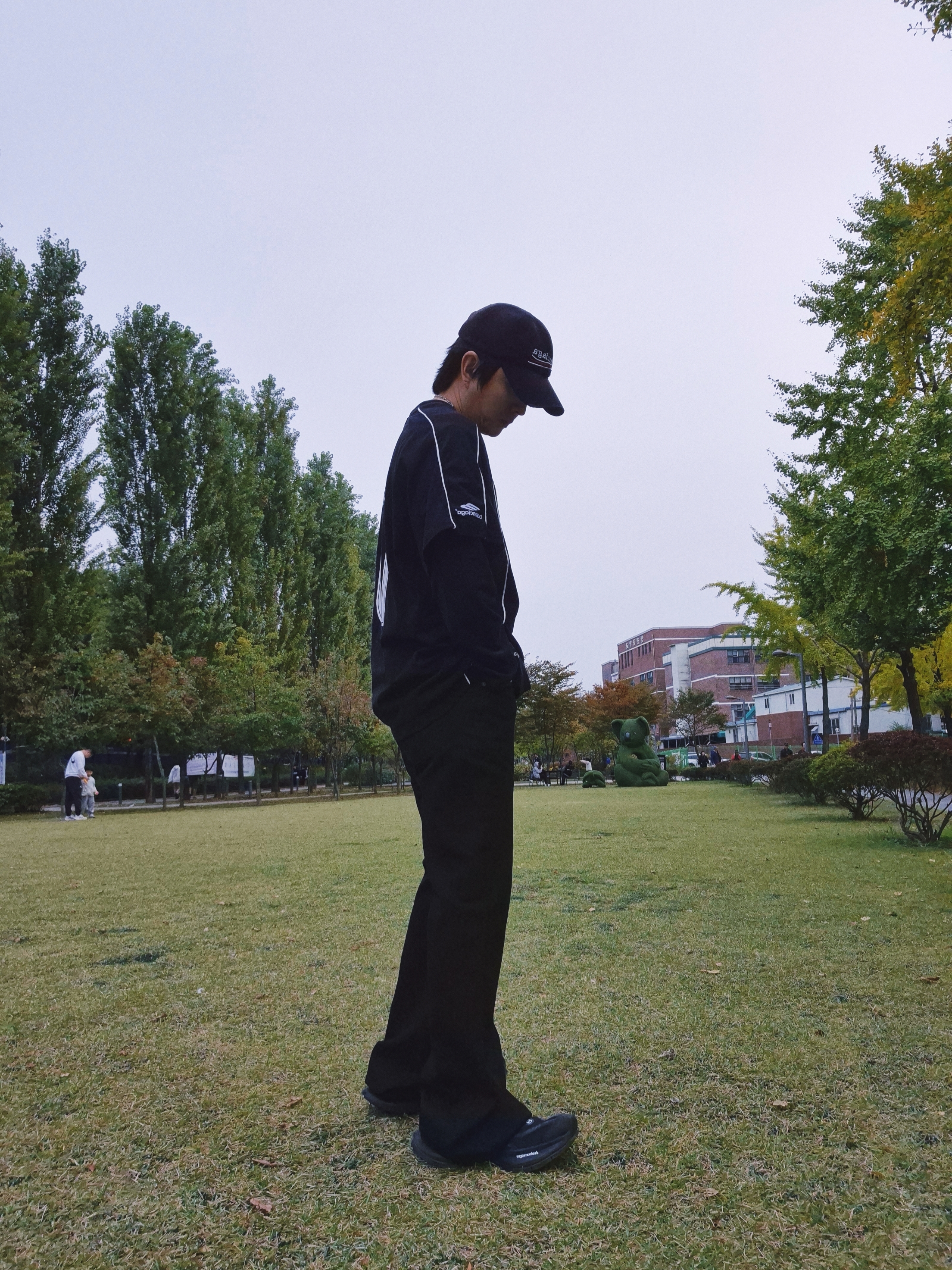 Balenciaga Circuit Sneaker Black 착용 스타일 - 3