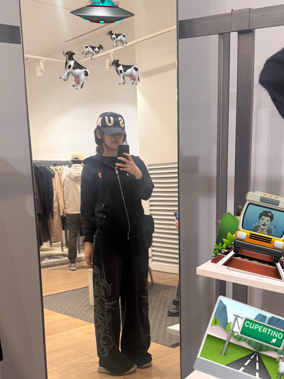 AMI de Coeur Zipped Hoodie Black, Adidas Yeezy Slide Pure - Re-Release Ver. 착용 스타일