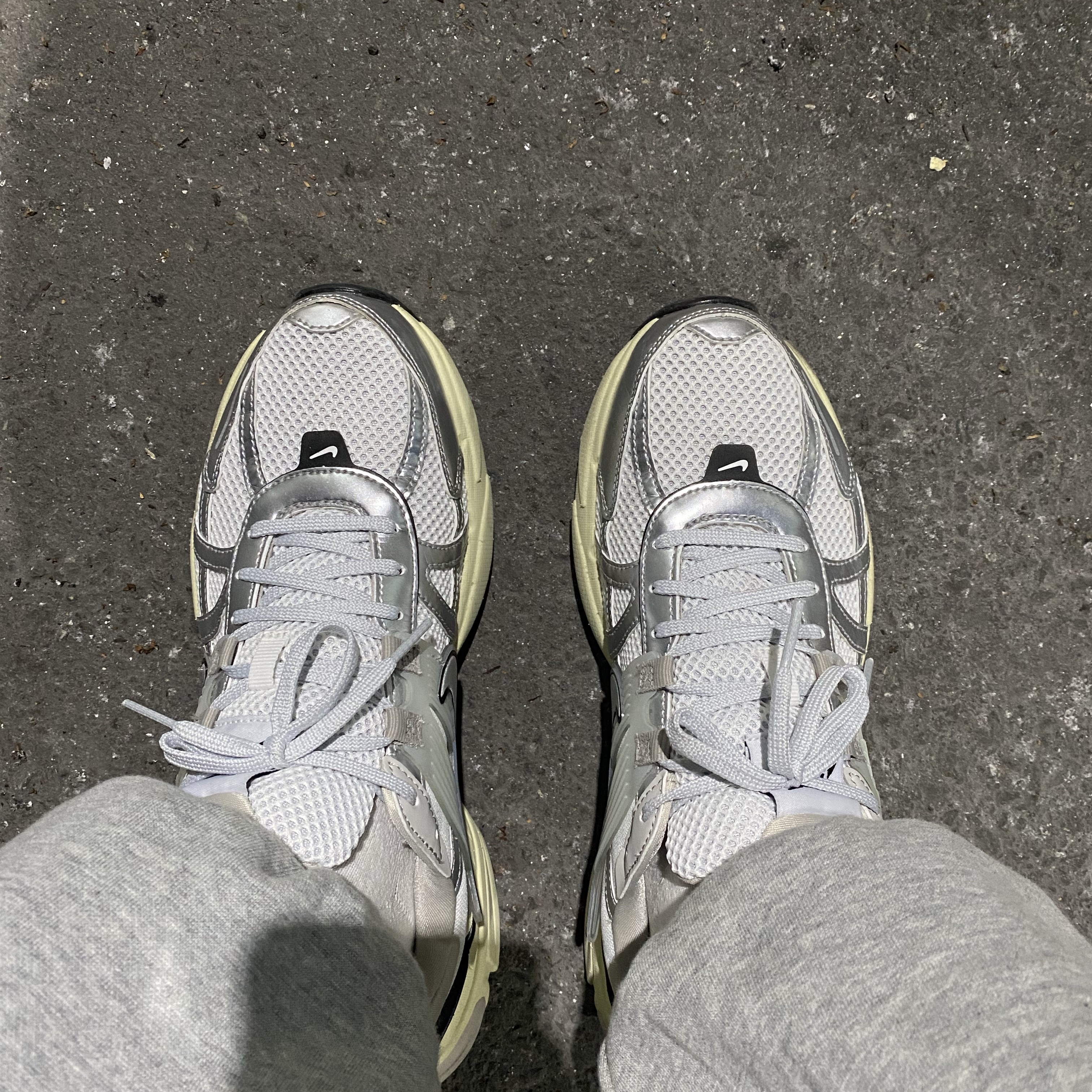 Nike V2K Run Summit White Metallic Silver 착용 스타일
