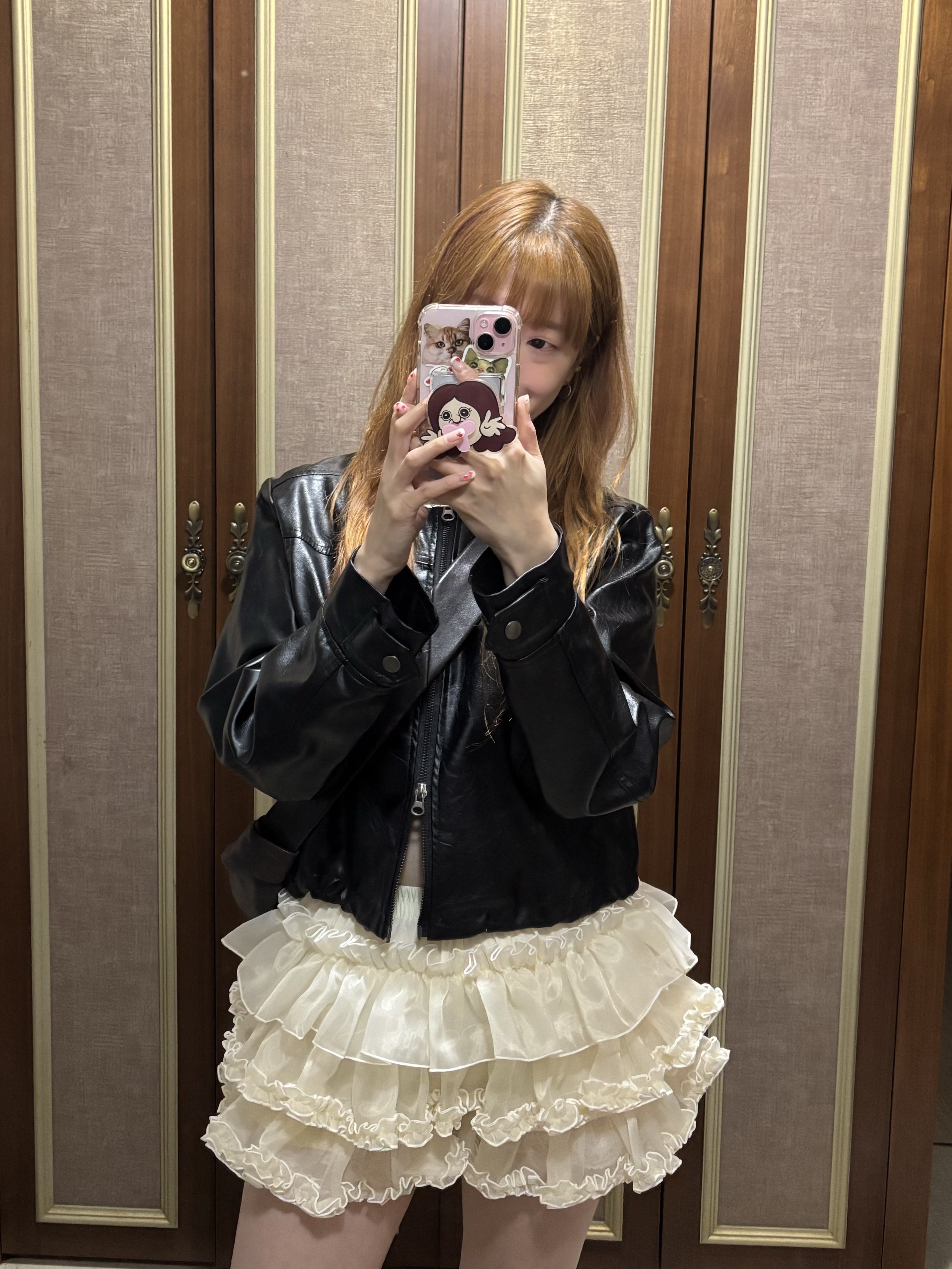 (W) Dr. Martens 1B60 Boots Black, Roughneck Tutu pants skirt cream 착용 스타일 - 2