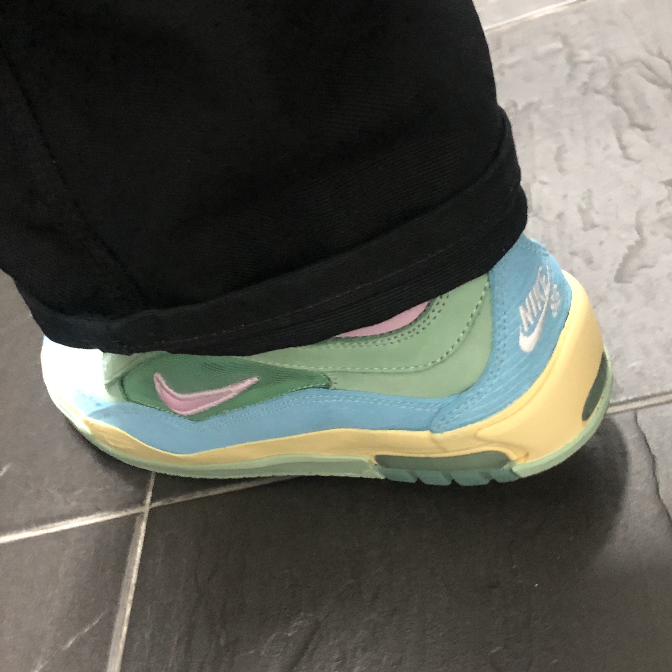 Nike x Verdy SB Air Max Ishod Wair Blue Gaze Light Arctic Pink, Verdy Wasted Youth Denim Jacket Black 착용 스타일 - 2