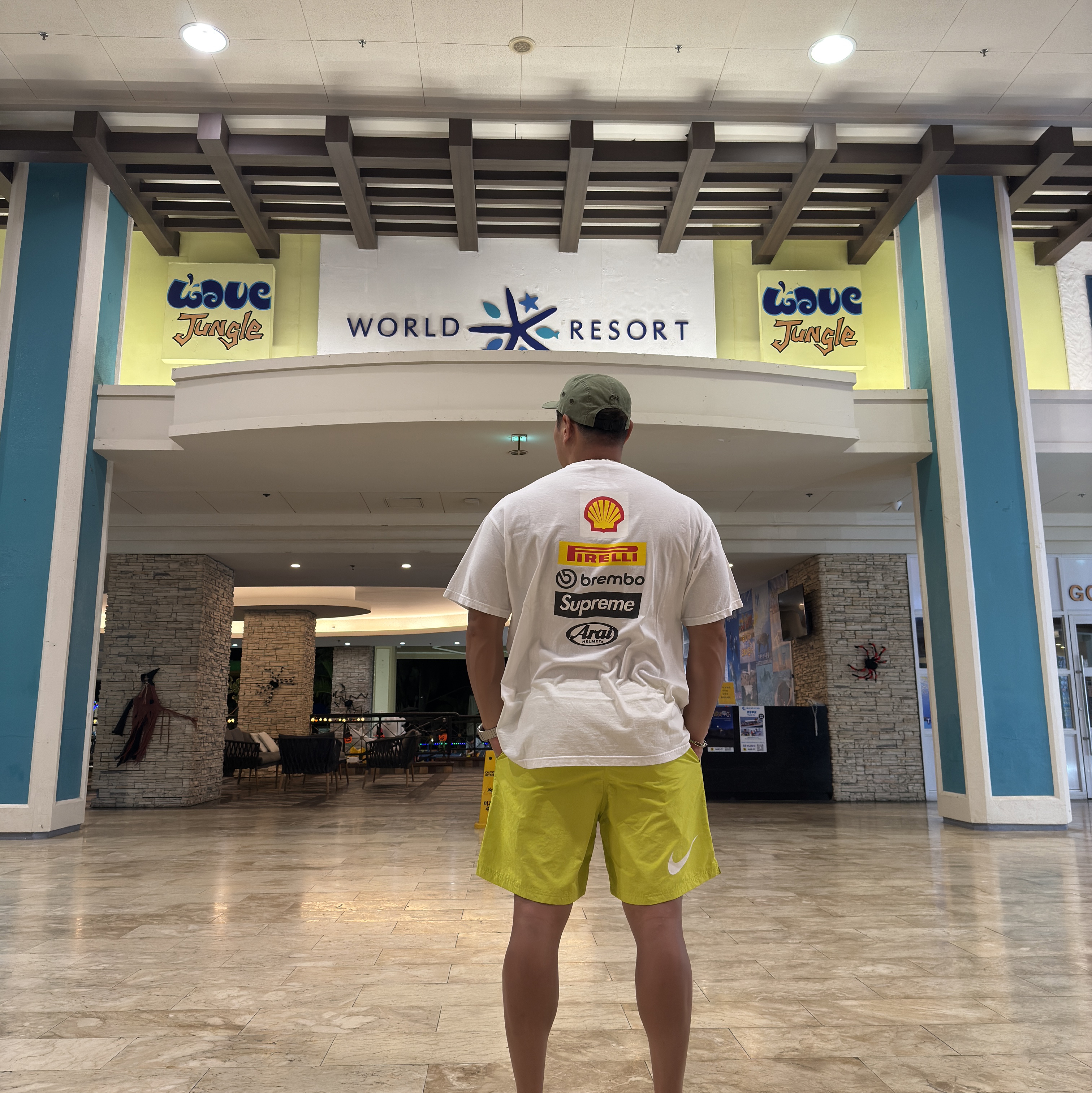 Supreme x Ducati Logos T-Shirt White - 24SS, Nike x Stussy Shorts High Voltage (FJ9167-344) 착용 스타일