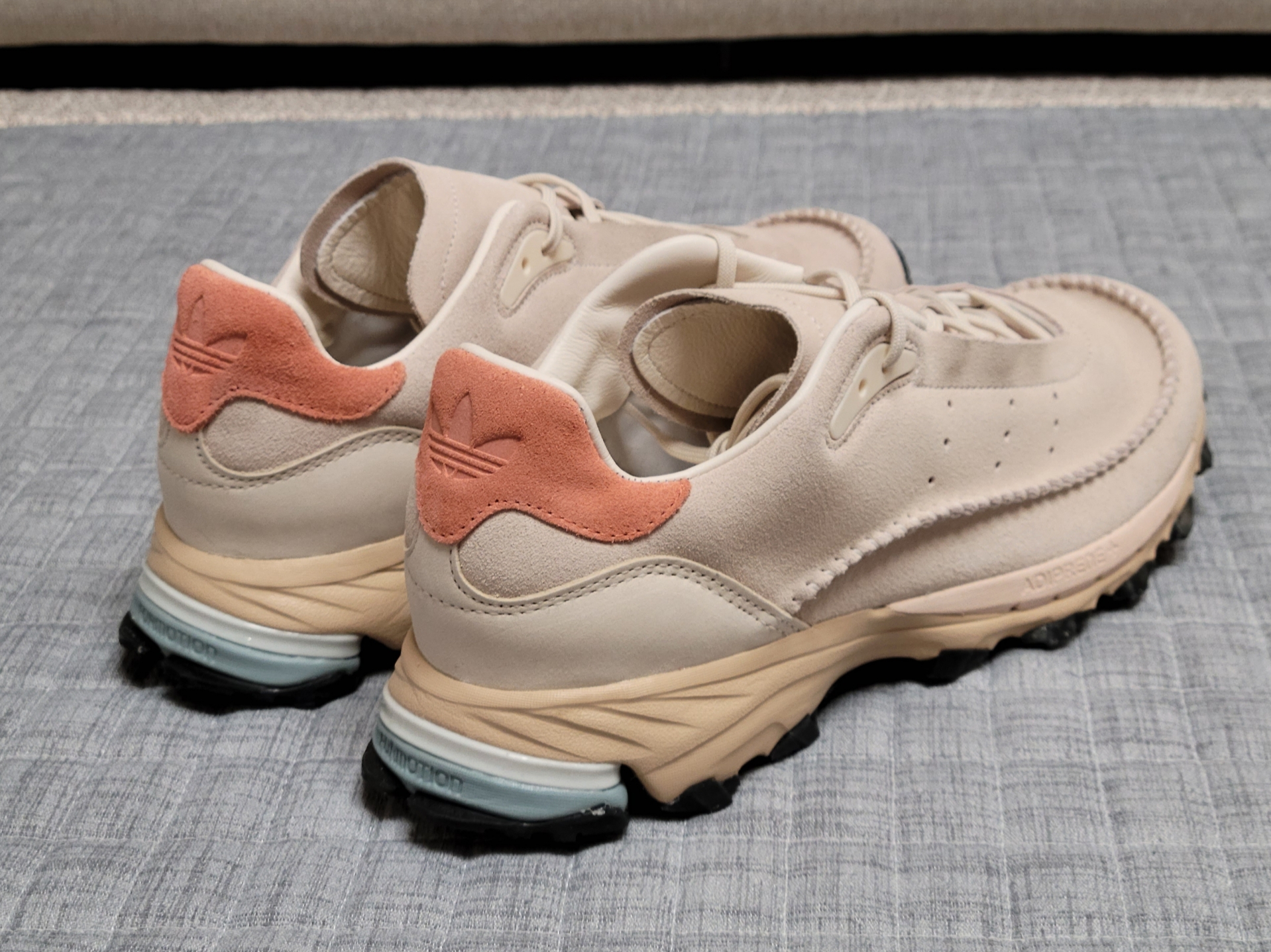 Adidas Mocaturf Adventure Chalk White 착용 스타일 - 3