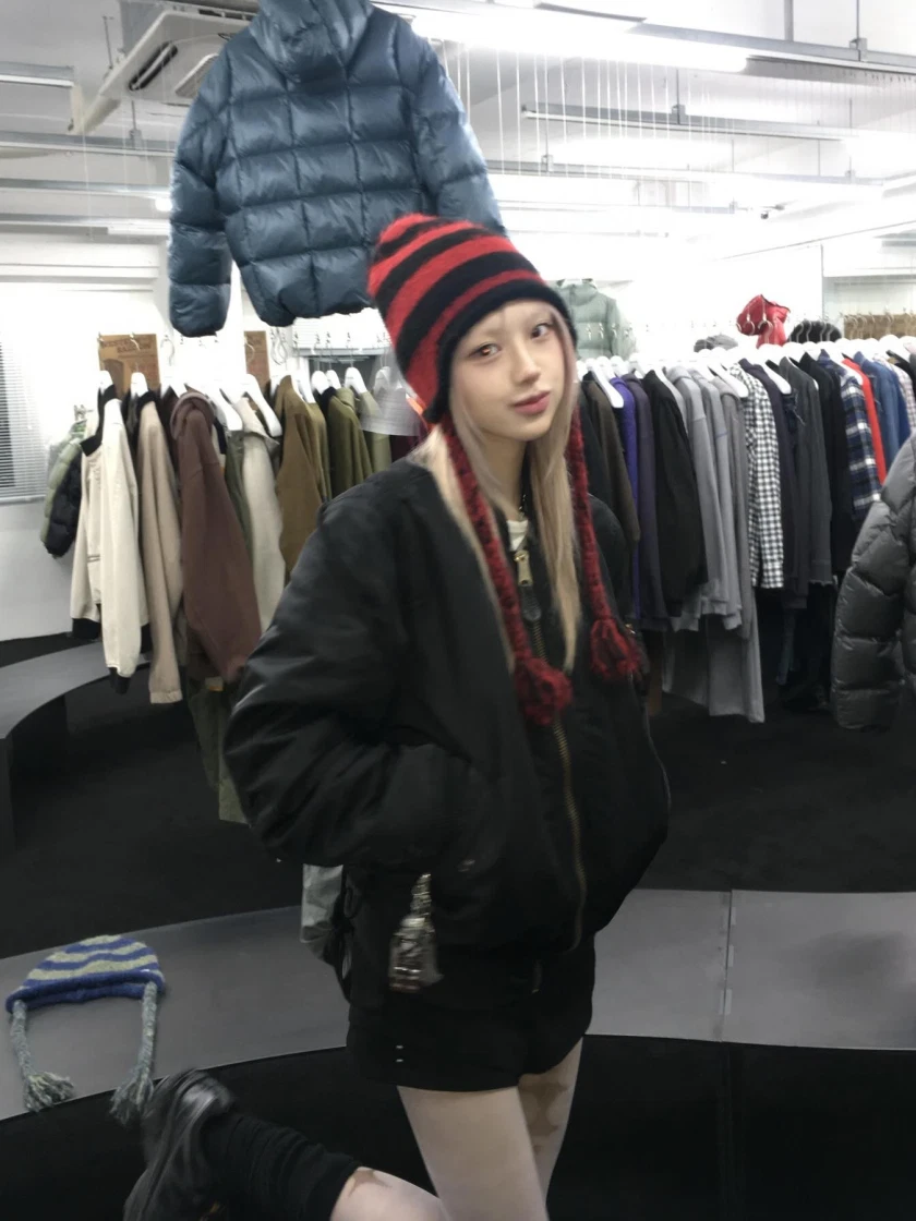 더바이닐하우스 이어 플랩 스트라프 비니 레드 | Thevinylhouse | KREAM Thevinylhouse Ear Flap Stripe Beanie Red