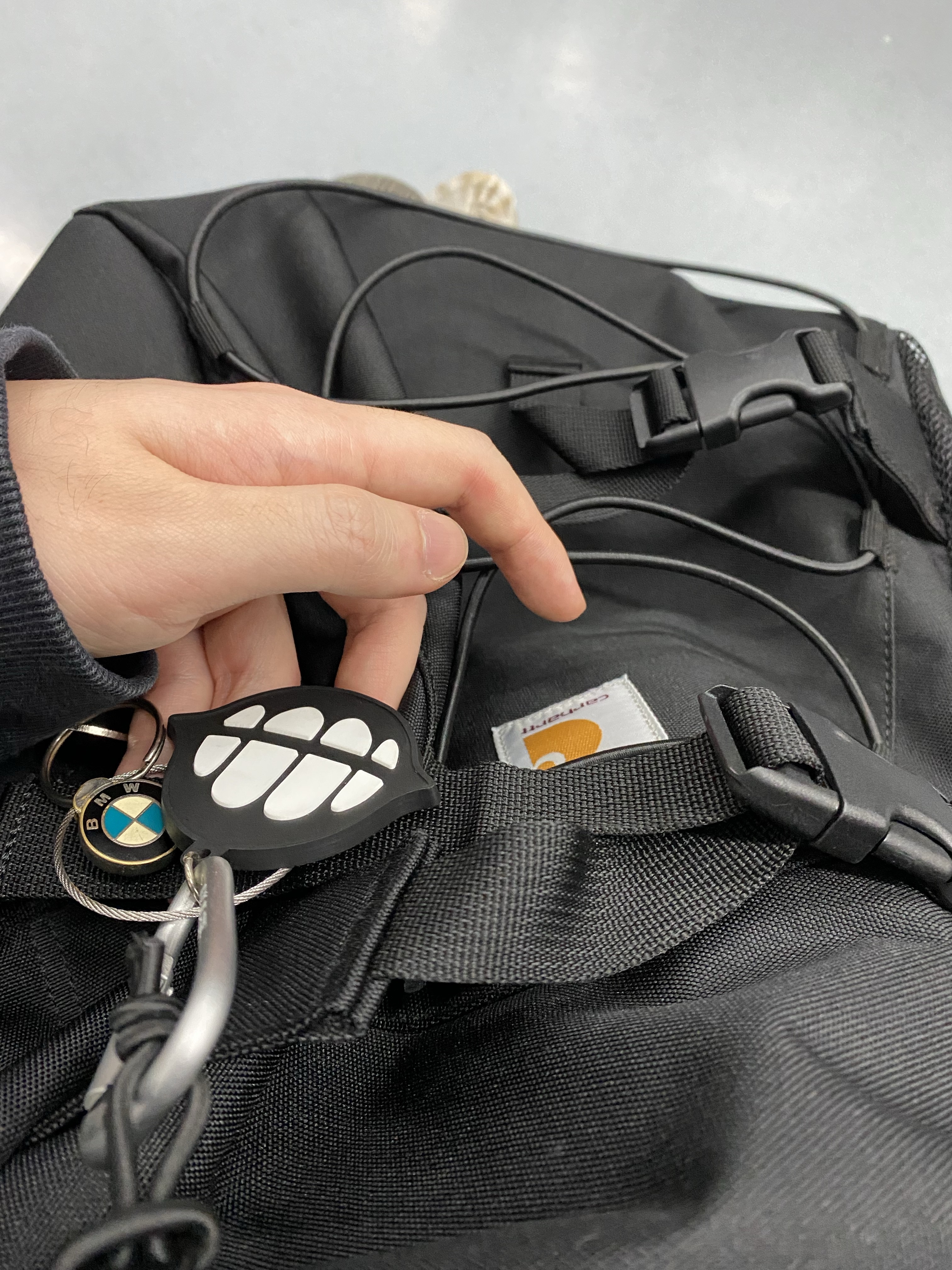 Apple Airpods Pro 2nd Gen with MagSafe Charging Case USB C (Korean Ver.), Casetify x IAB Studio Single White Logo AirPods Pro Case Clear 착용 스타일 - 6