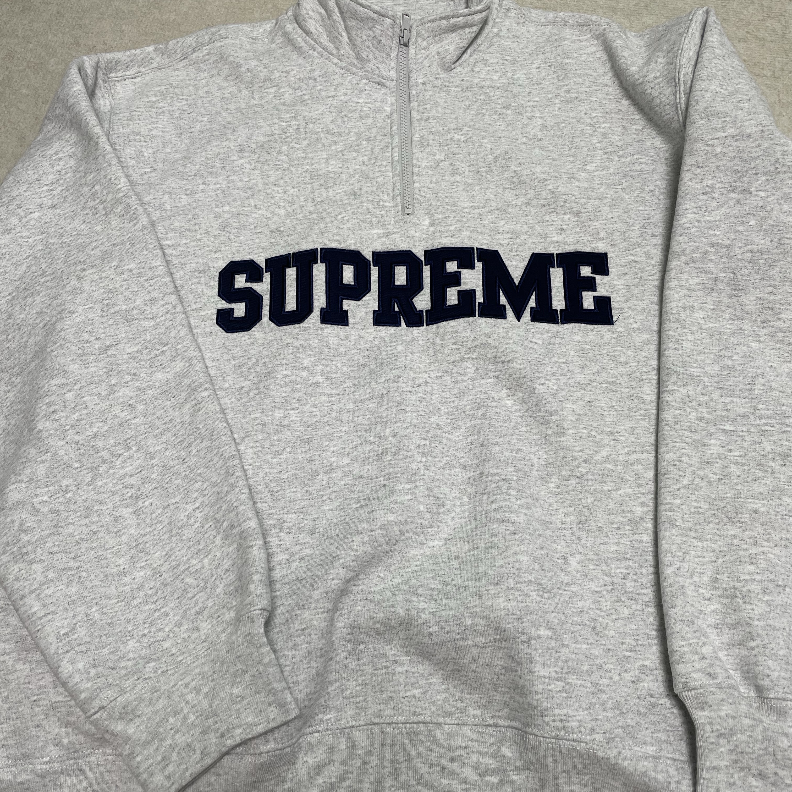 Supreme Collegiate Half Zip Pullover Ash Grey - 24FW 착용 스타일 - 1