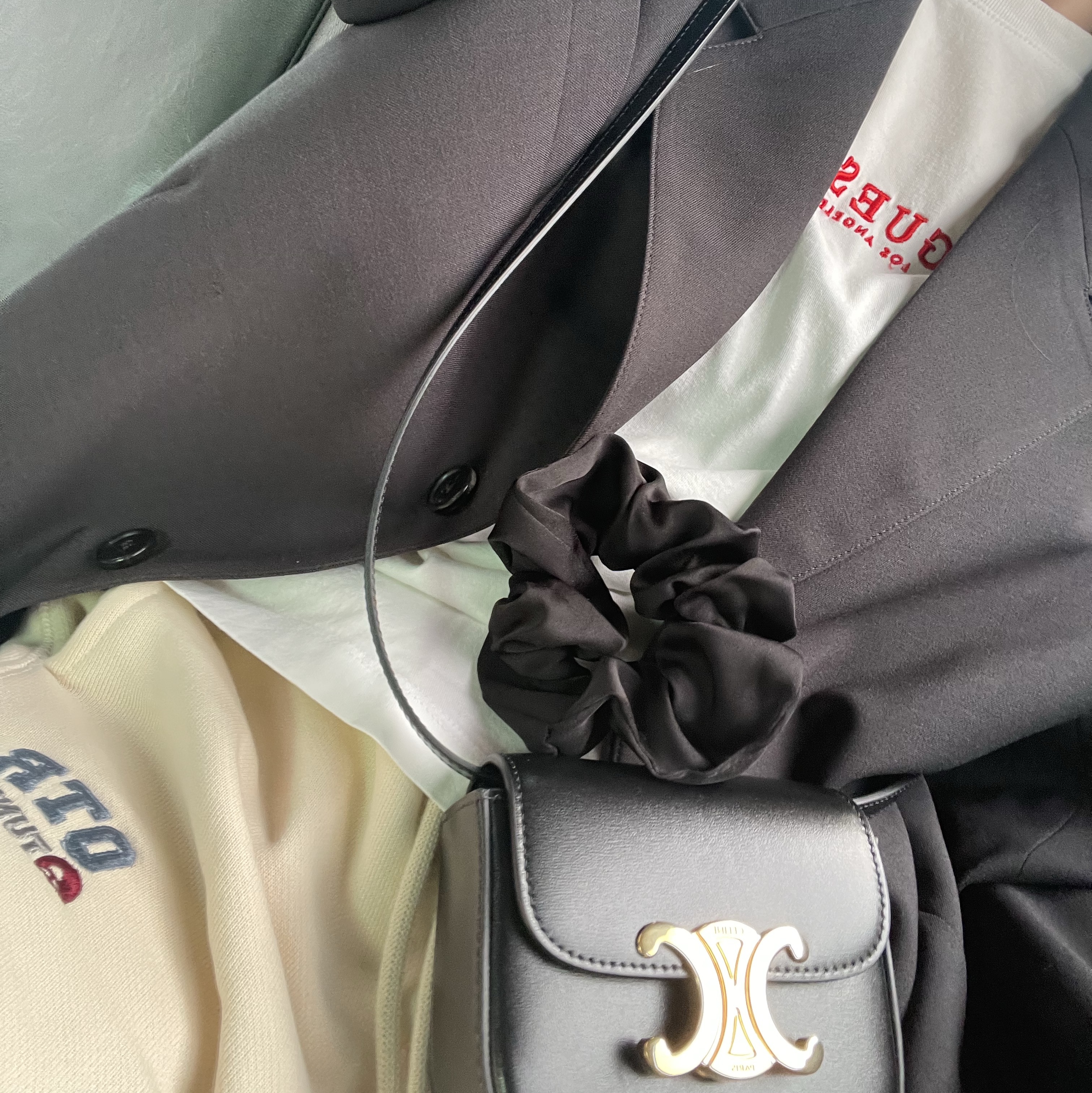 Celine Mini Claude in Shiny Calfskin Black 착용 스타일