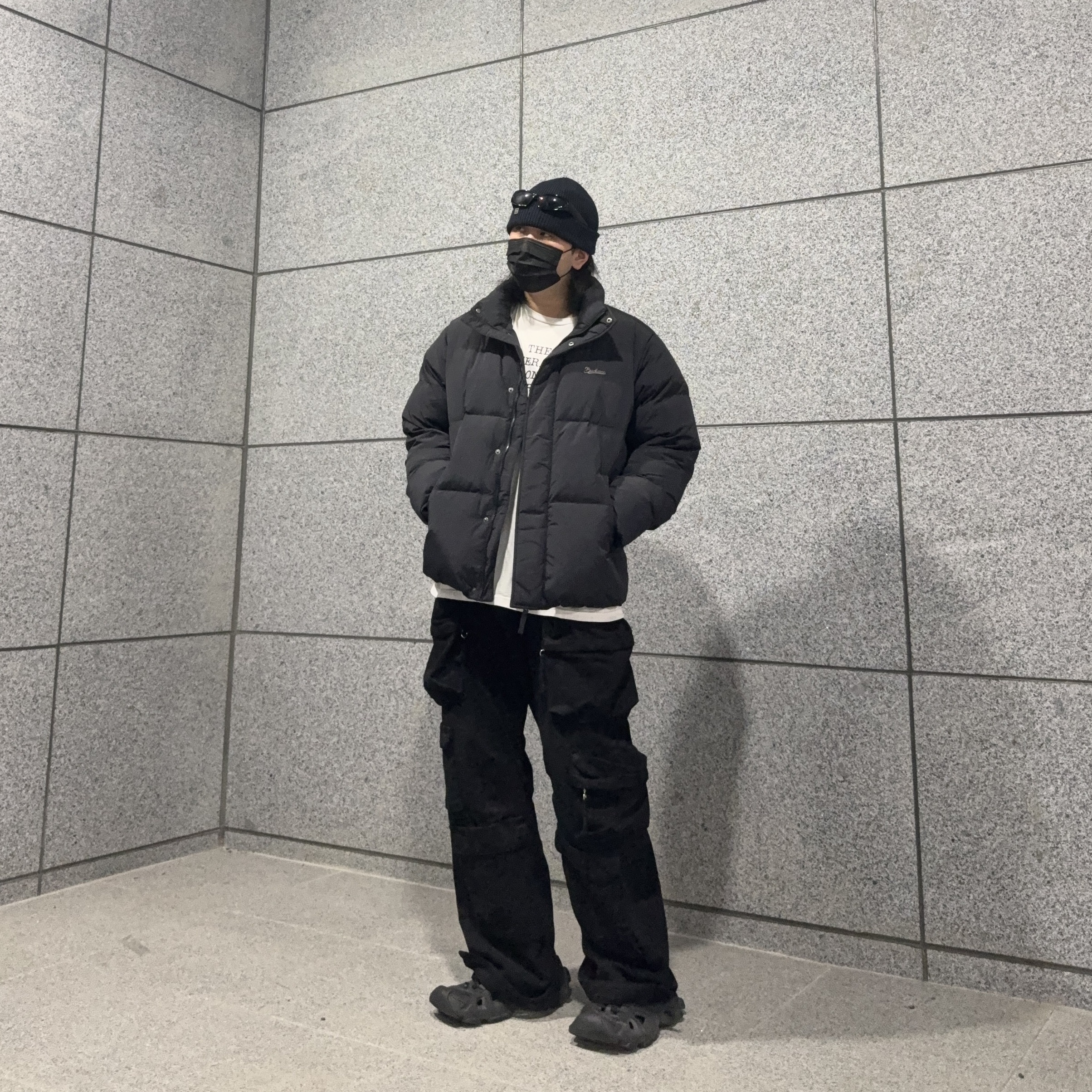 Balenciaga HD Lace-Up Sneakers Black, Zara Utility Pocket Pants Black 착용 스타일 - 1