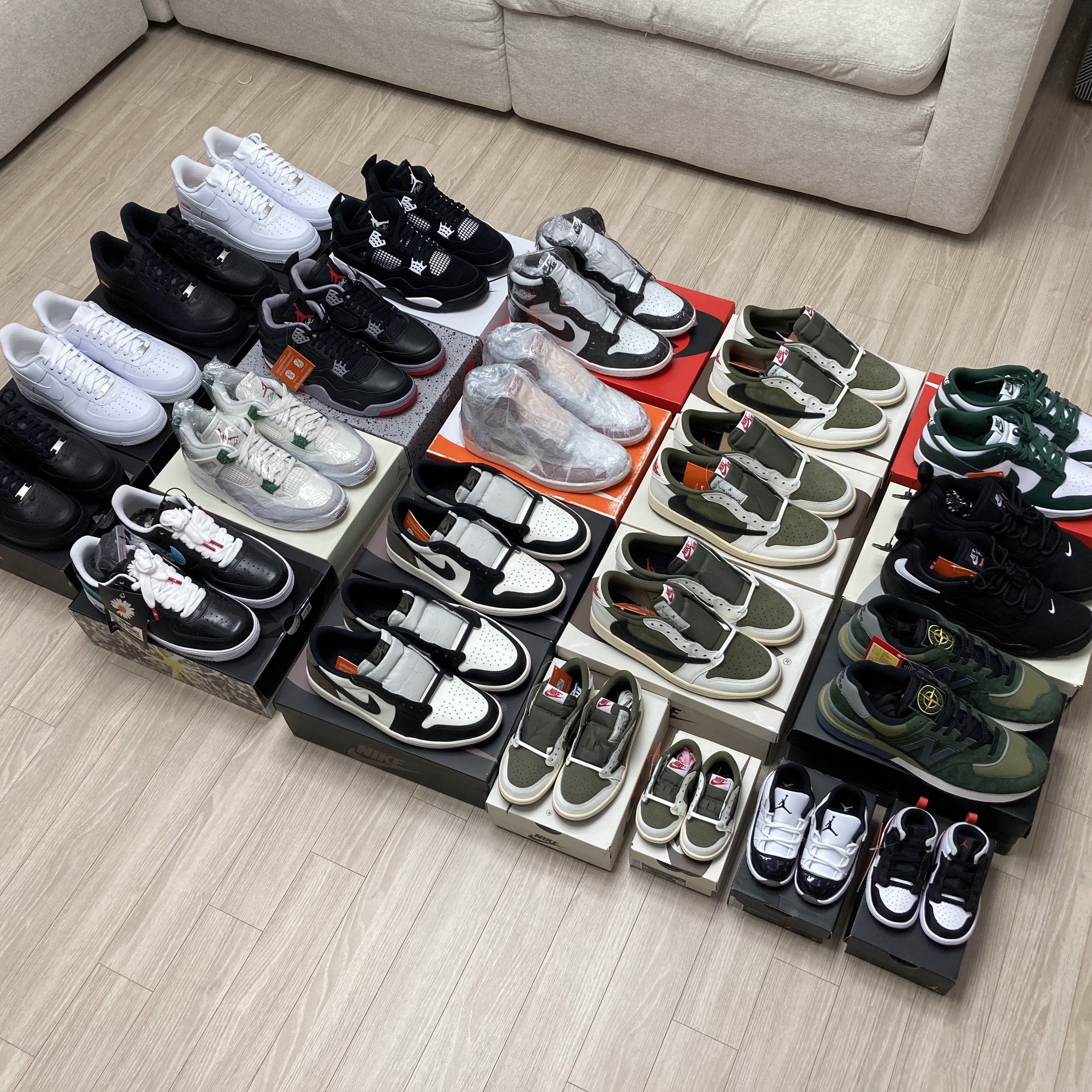 Nike Dunk Low Retro Varsity Green, Nike x Supreme SB Darwin Low Black 착용 스타일 - 1