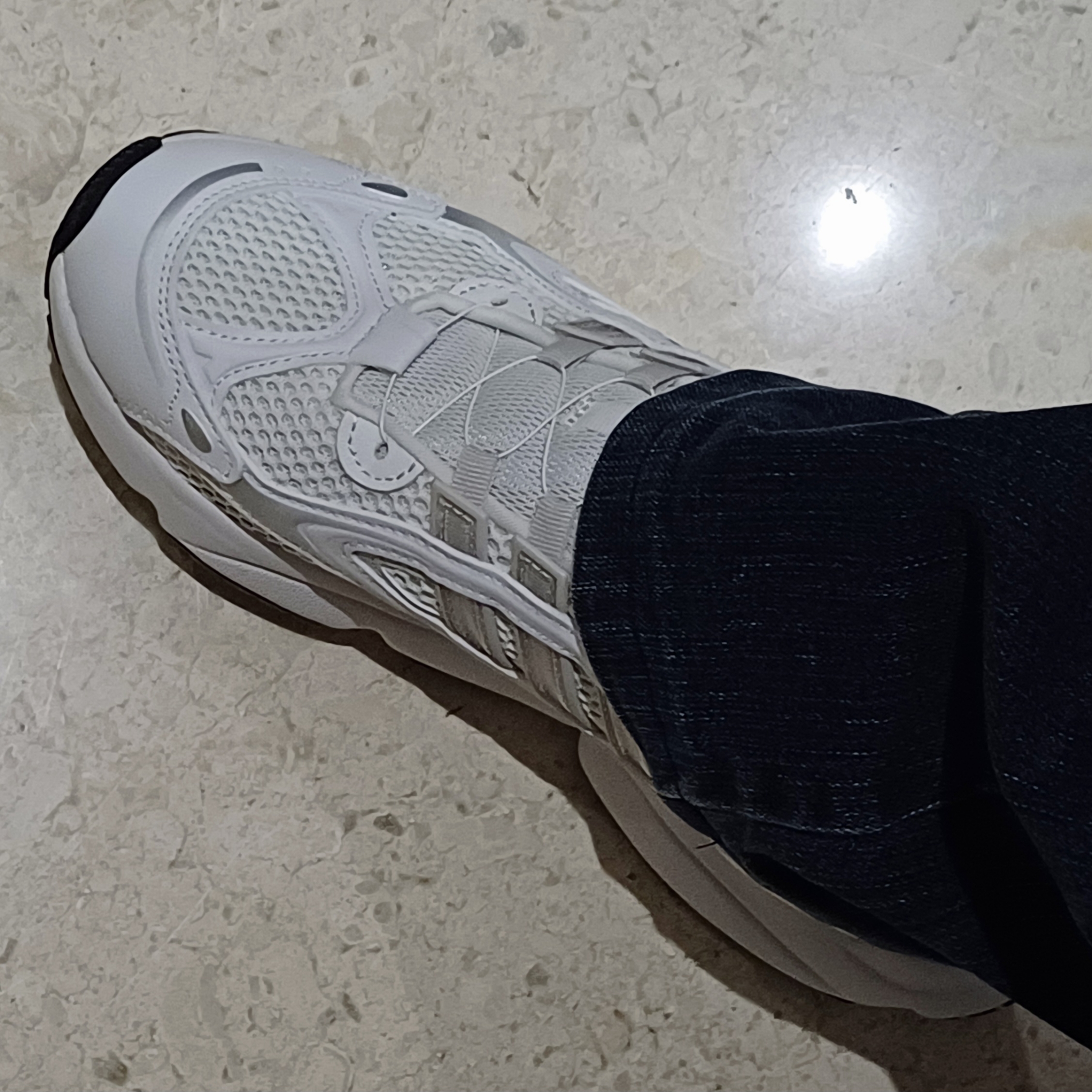 Adidas Ozmillen Cloud White Grey One 착용 스타일 - 1