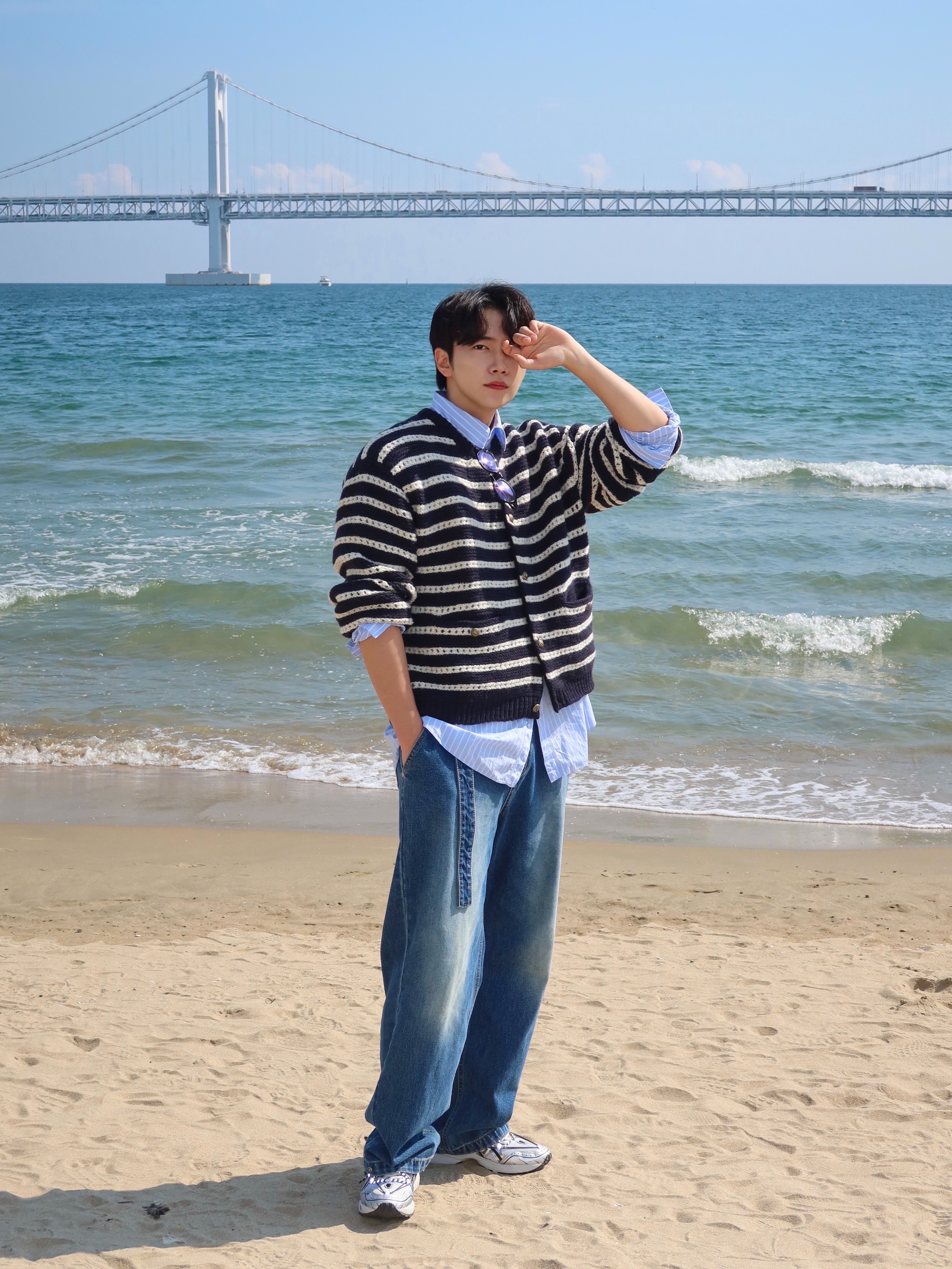 [KREAM 단독 리오더] STU Round Neck Stripe Cardigan Navy 착용 스타일 - 7