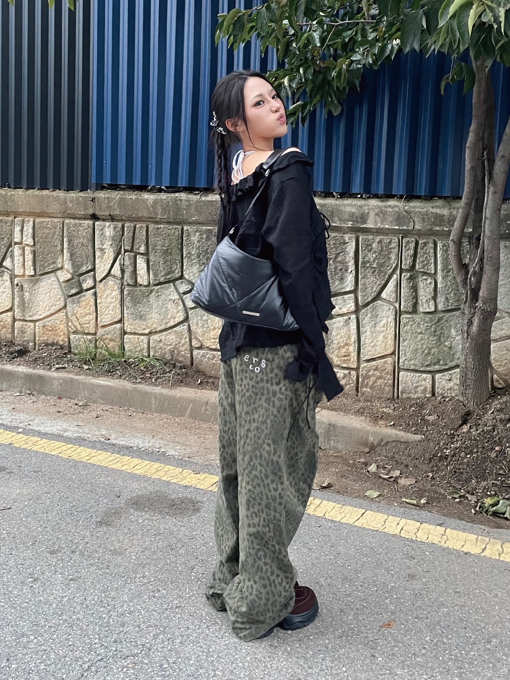 ersco Leopard Baggy Trousers Khaki 착용 스타일 - 4