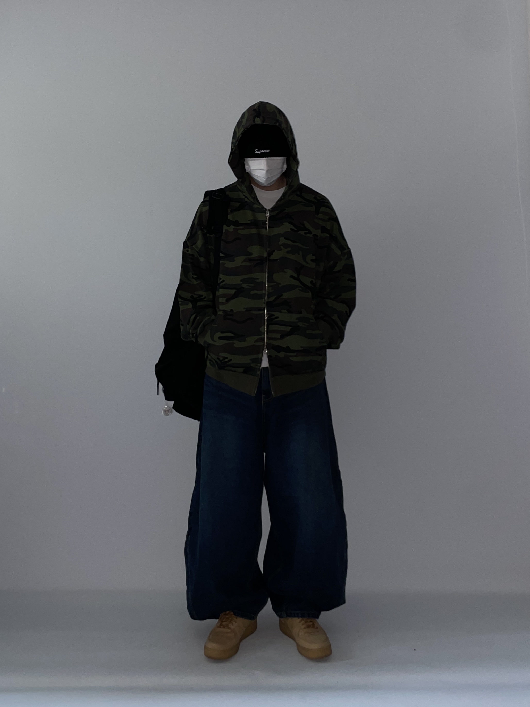 Nike Air Force 1 '07 WB Flax, Supreme Loose Gauge Beanie Black 착용 스타일 - 1