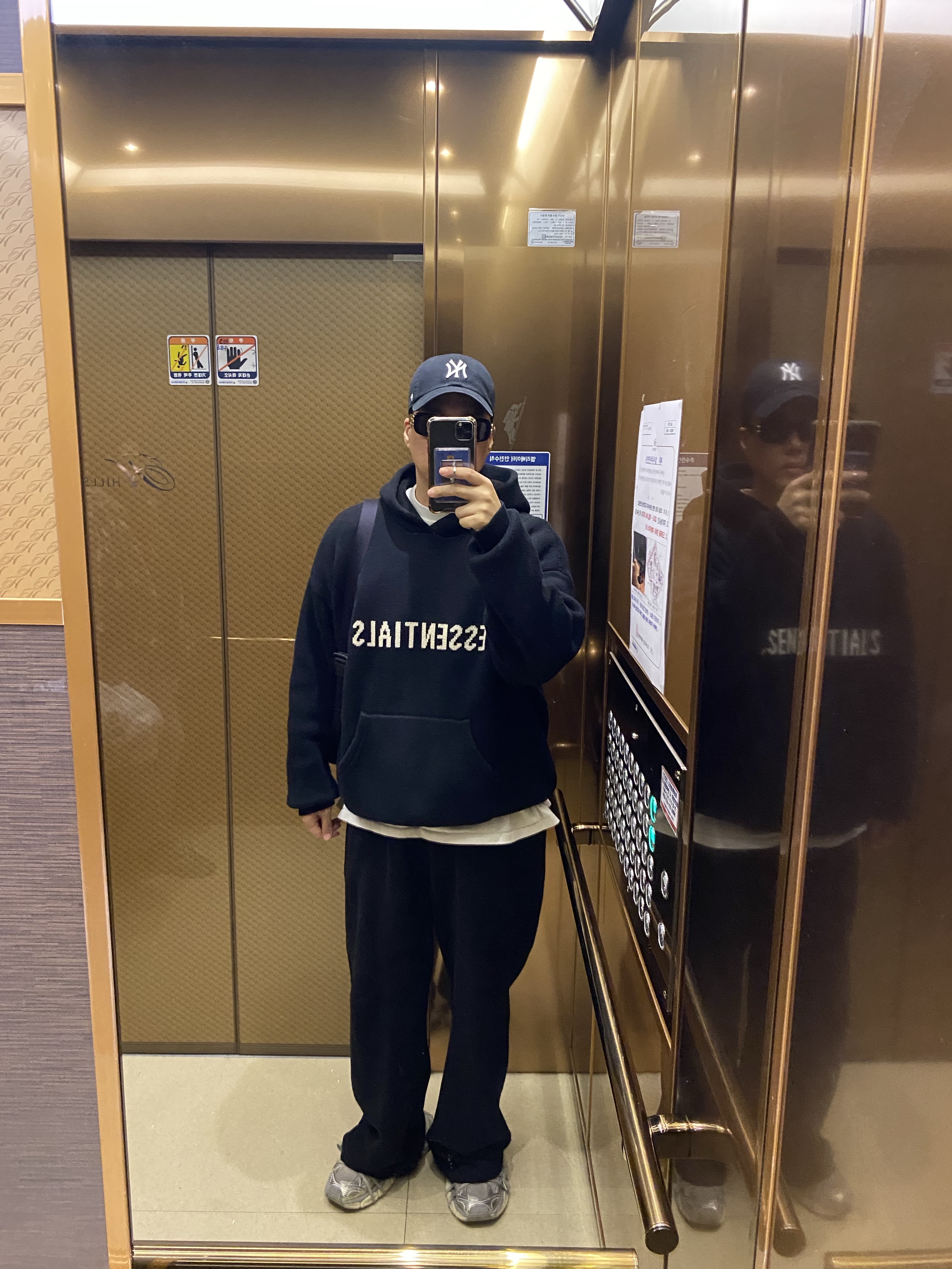 47 Brand New York Yankees BW Clean Up Black, Balenciaga 3XL Sneakers Light Beige 착용 스타일