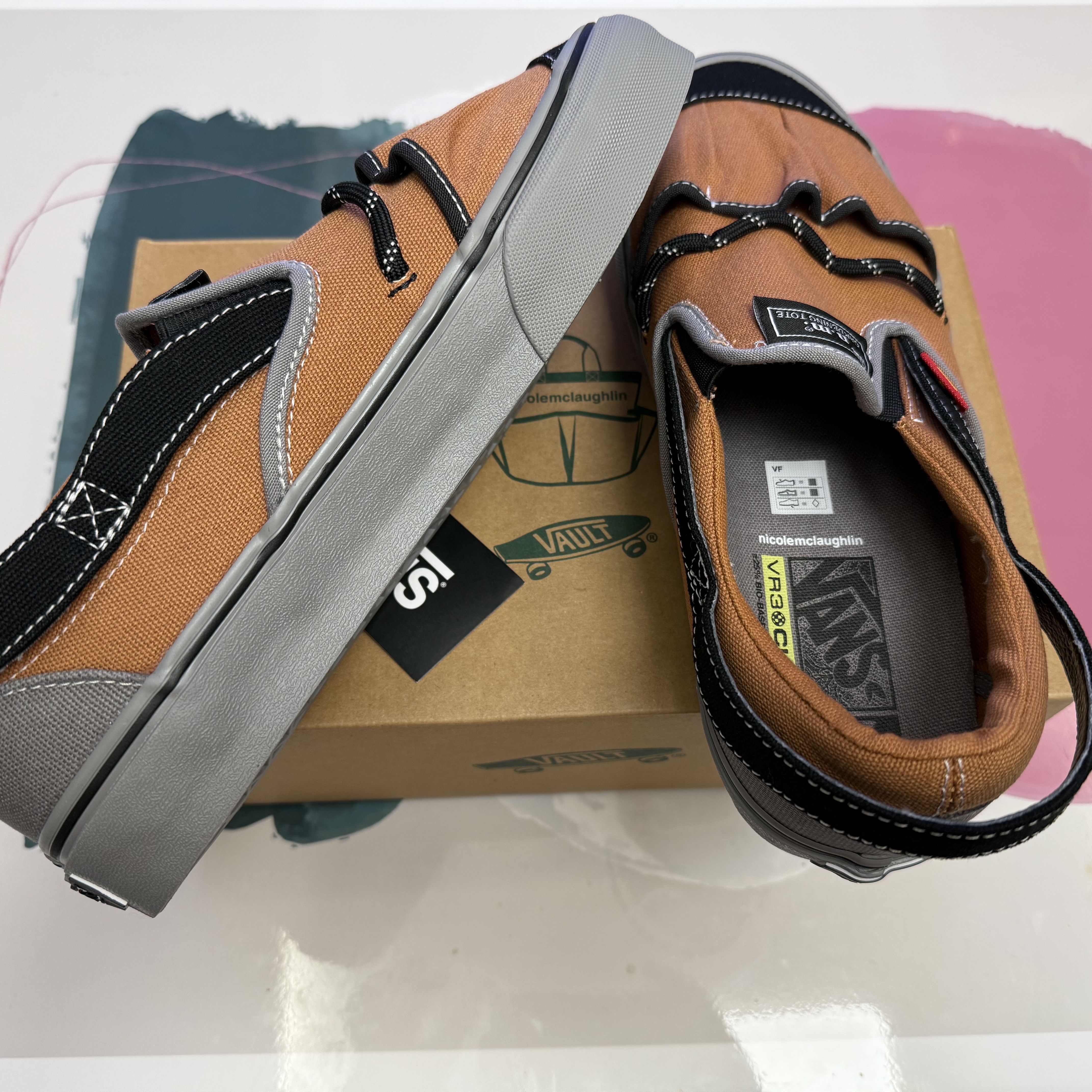 Vans Vault x Nicole McLaughlin Slip-On VR3 LX Brown, True Religion Mechanic Chino Pants Beige 착용 스타일 - 4