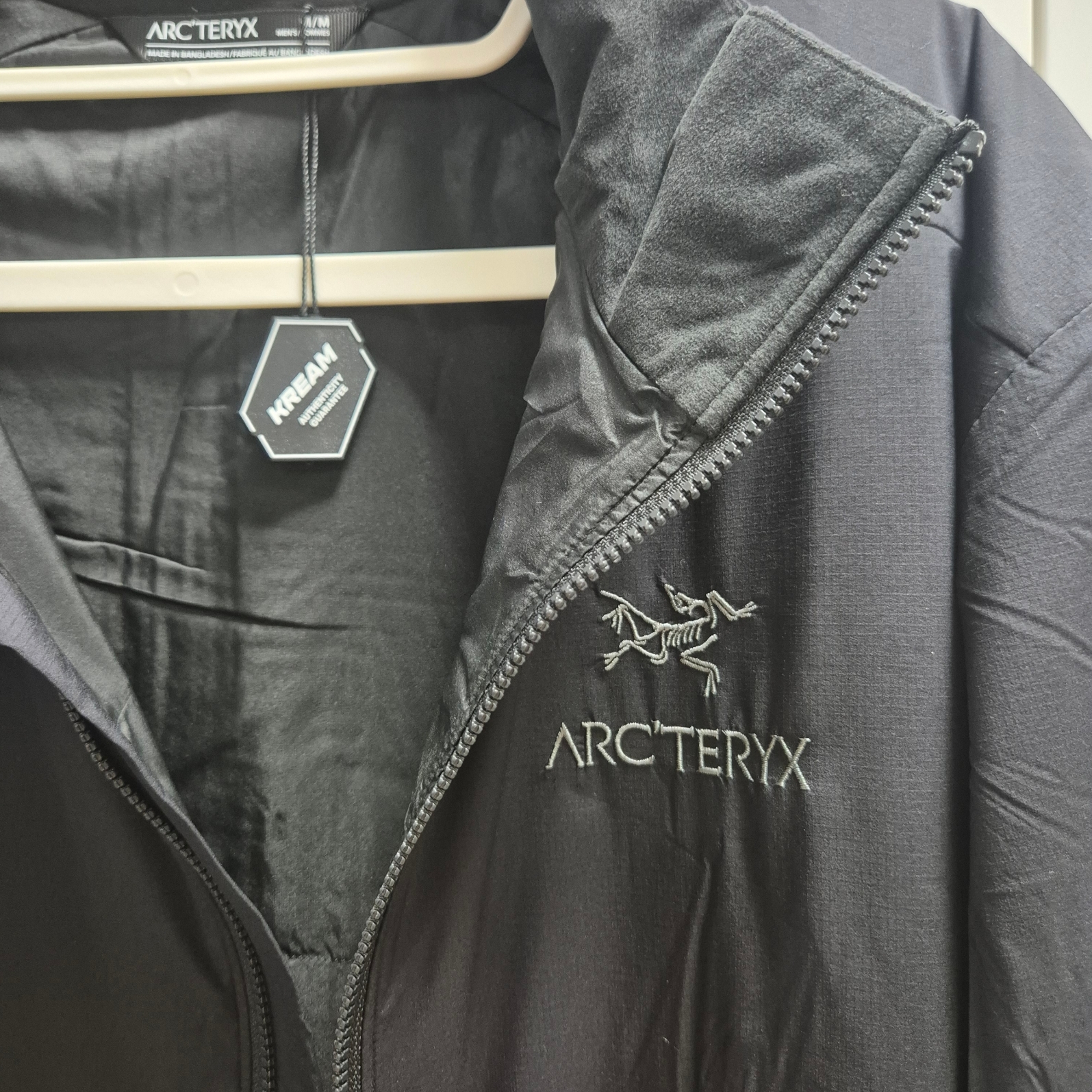 Arc'teryx Atom LT Jacket Black 착용 스타일 - 2